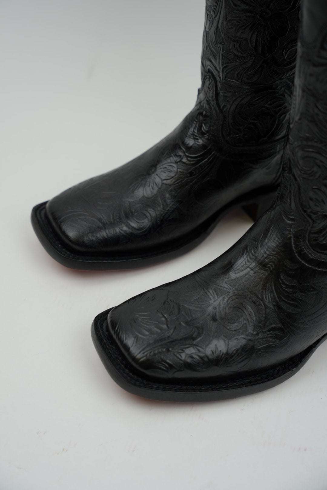 LA HERRADURA WOMEN MILA BLACK RED BOTTOM SQ TOE Laherradurawwnc.com