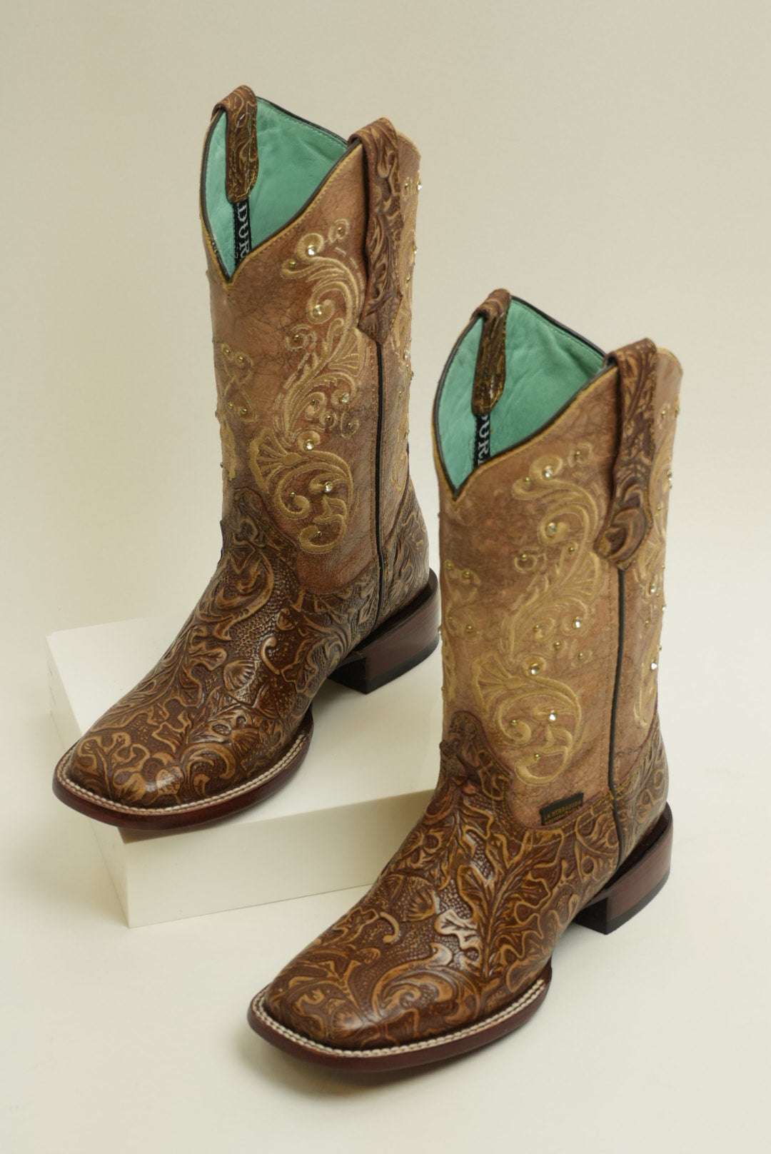LA HERRADURA WOMEN CAMILA ARCE CINCELADO TAUPE EGIPCIA Laherradurawwnc.com