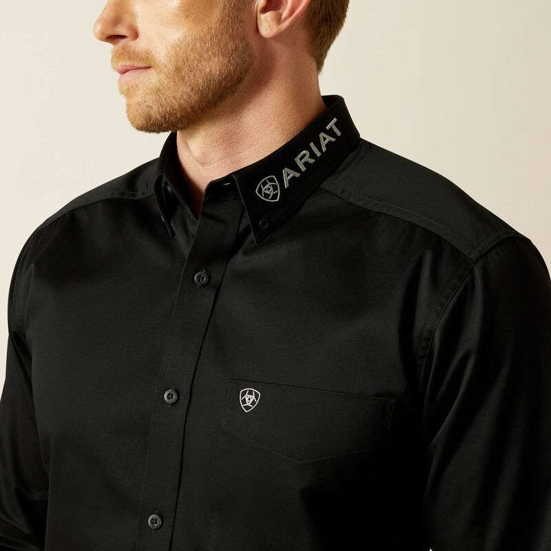 ARIAT TEAM LOGO TWILL LS SHRT BLACK CLASSIC FIT 10062659 Laherradurawwnc.com