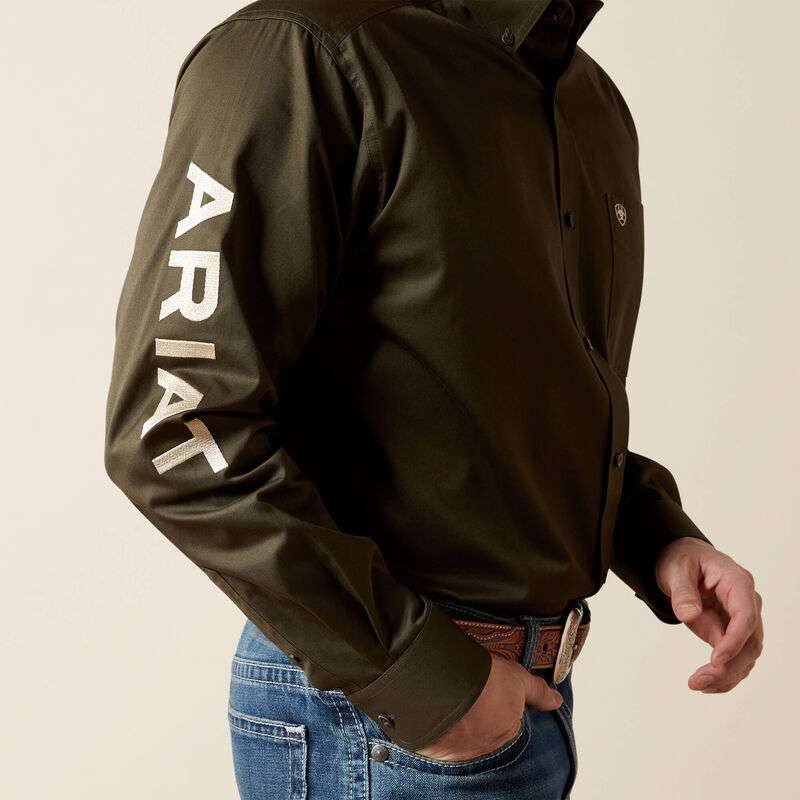 ARIAT MEN OLIVE /KHAKI TEAM LOGO TWILL CLSSC LS SHIRT-10065845 Laherradurawwnc.com