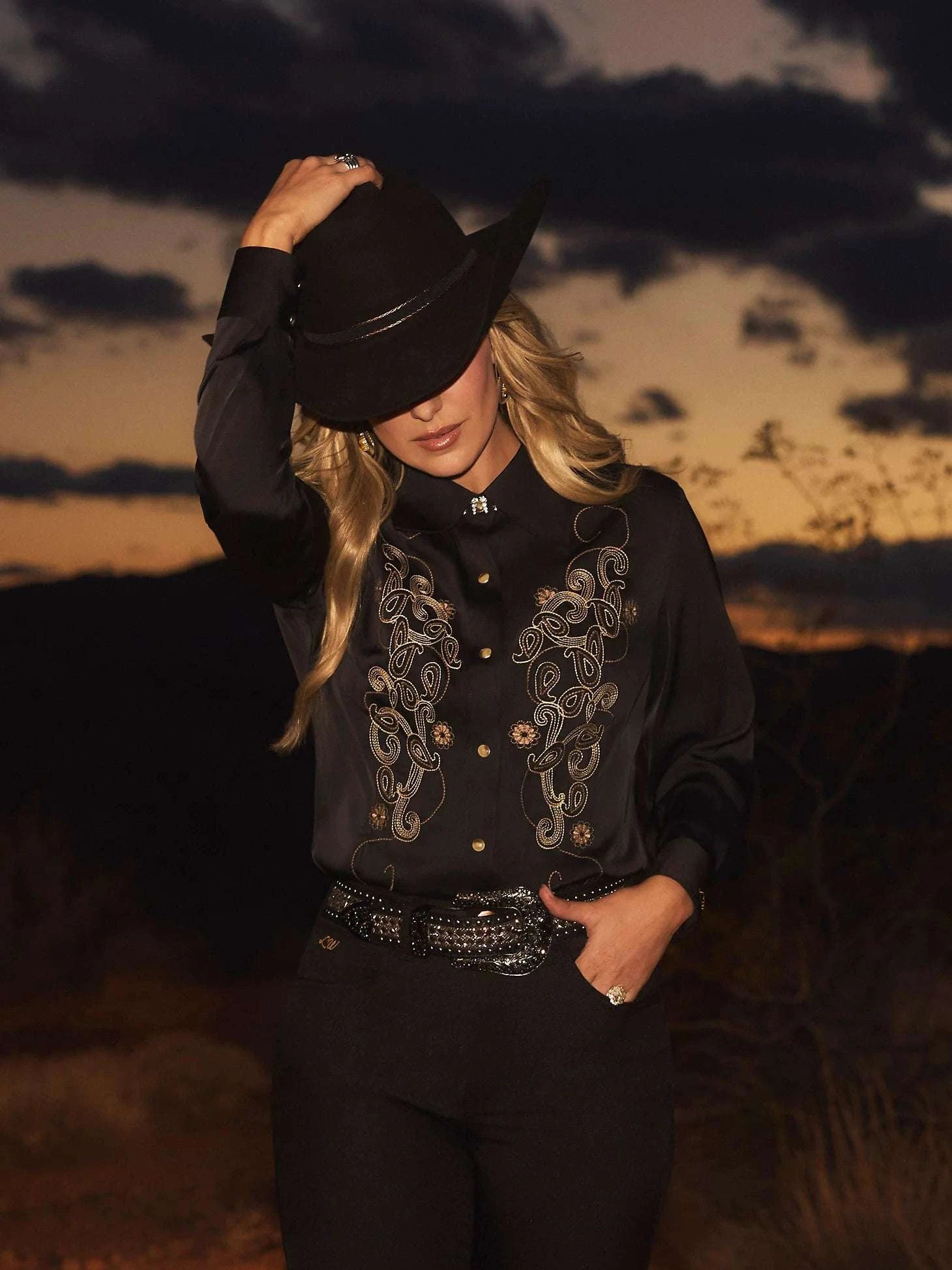 WRANGLER WOMEN SHIRT BLACK LAINEY WILSON 112373689 Laherradurawwnc.com