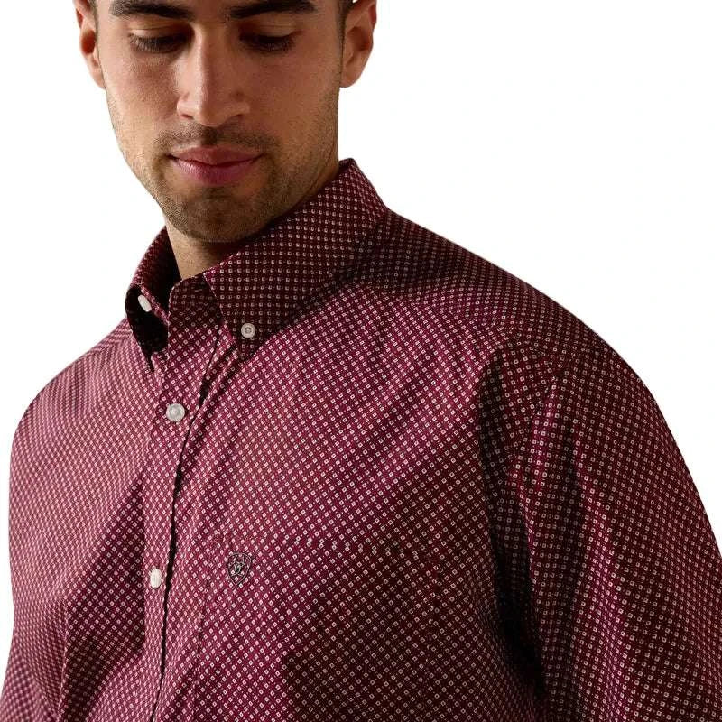 ARIAT MEN PIPPIN SS SHRT MAROON BANNER GEO PRINT 10071729 Laherradurawwnc.com