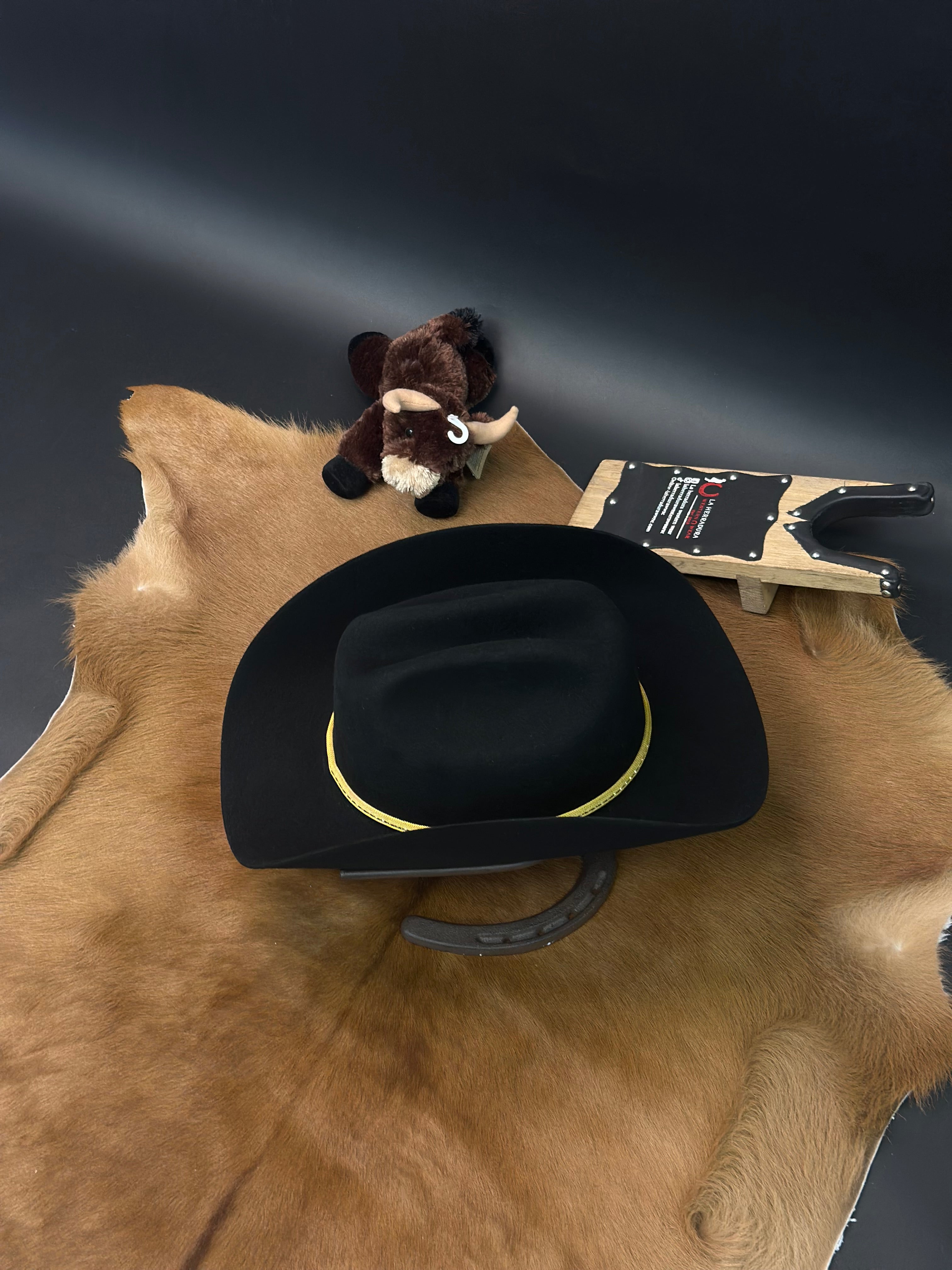 EL VACILON BLACK/GOLD BULLHIDE FELT