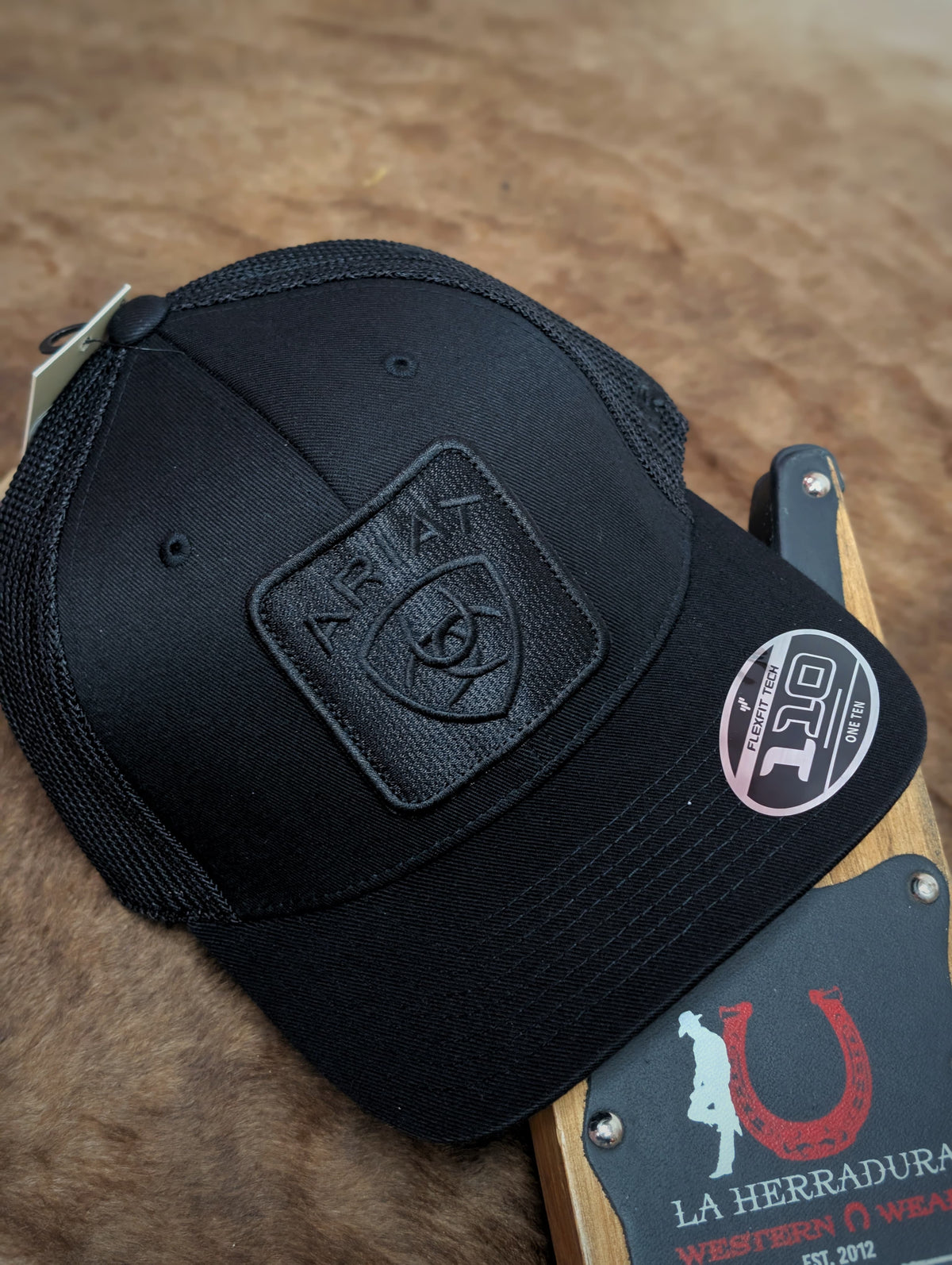 ARIAT MEN'S FLEXFIT 110 LOGO SNAPBACK, BLACK A300064301
