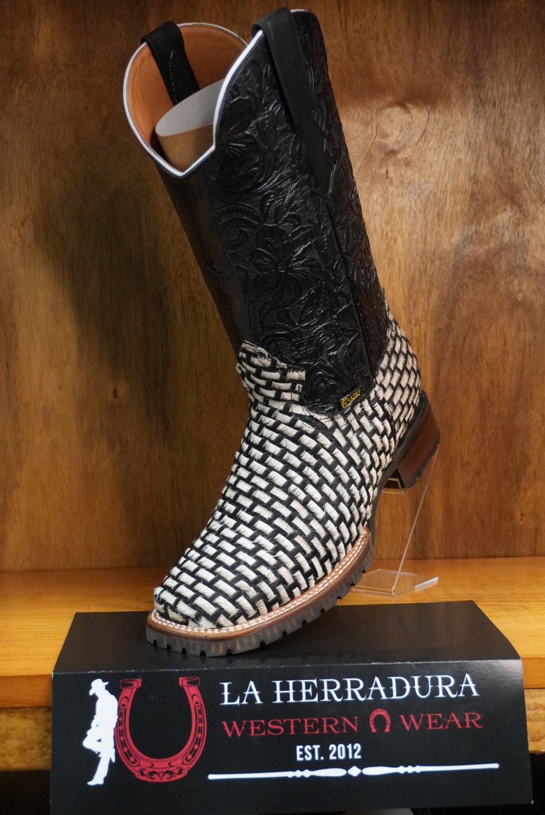 LA HERRADURA/ELLIUT EMBROIDERED COWHIDE BLACK/WHITE BOOT SQ. TOE