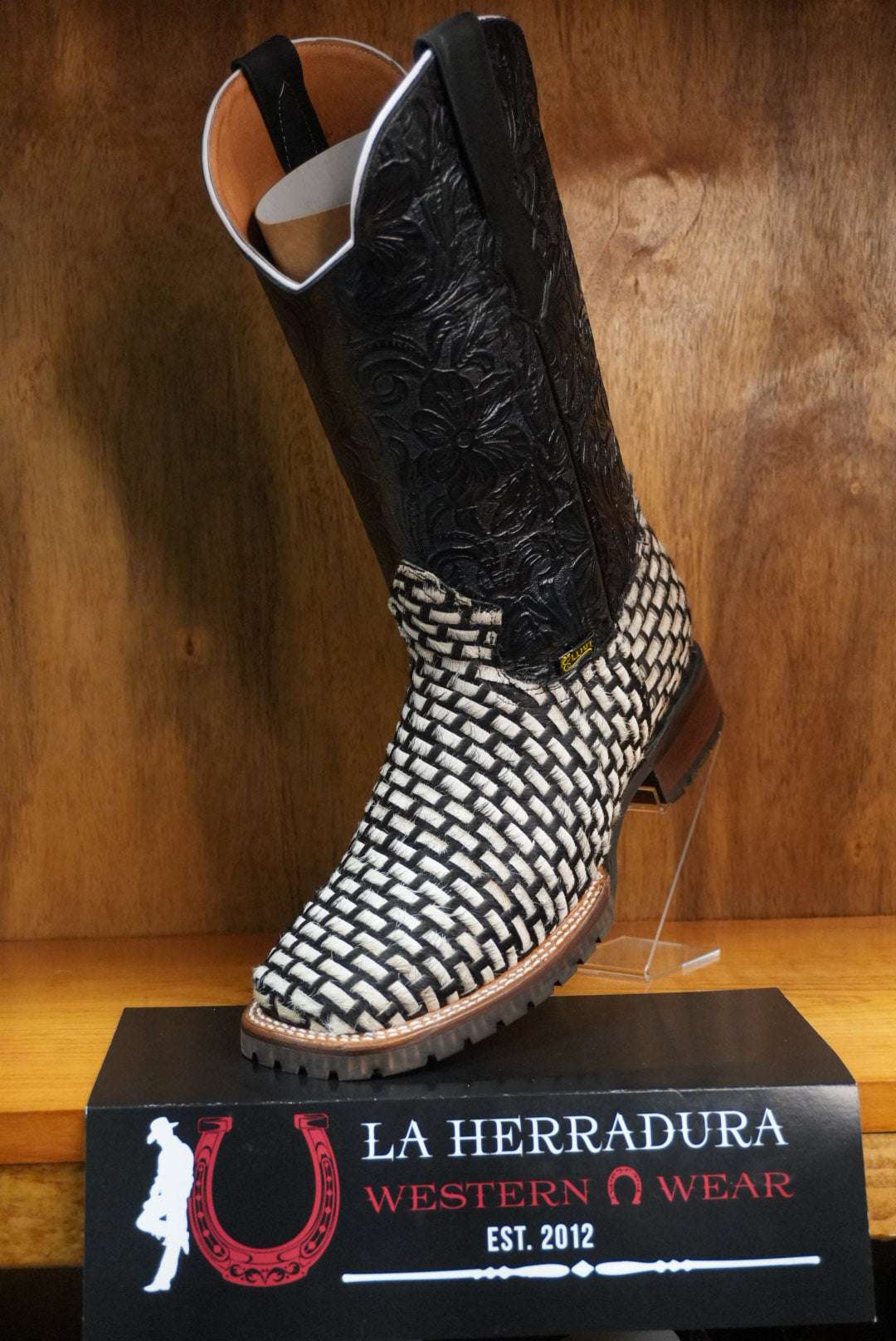 LA HERRADURA/ELLIUT EMBROIDERED COWHIDE BLACK/WHITE BOOT SQ. TOE Laherradurawwnc.com