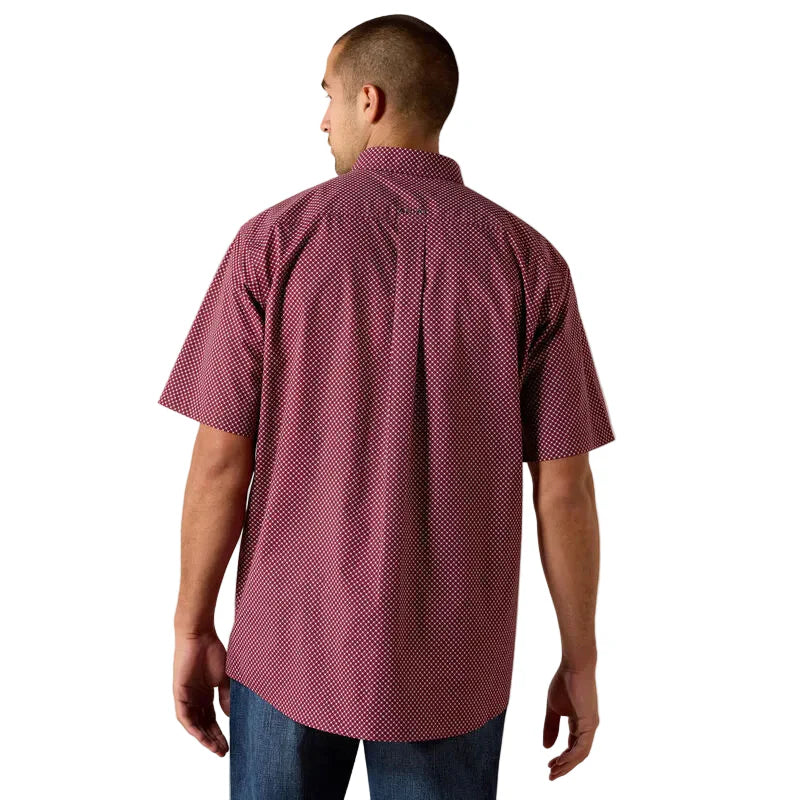 ARIAT MEN PIPPIN SS SHRT MAROON BANNER GEO PRINT 10071729