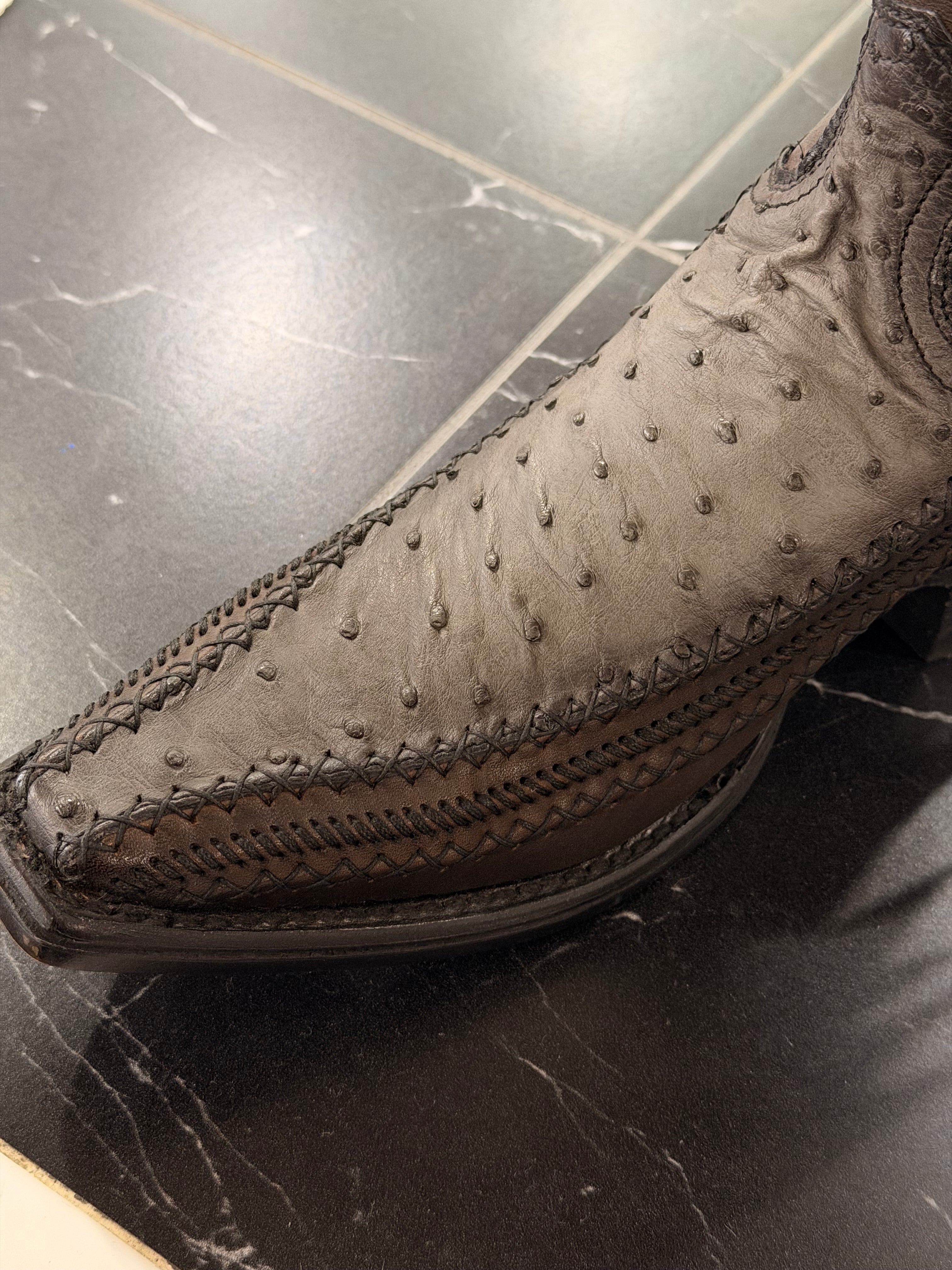 CUADRA AVESTRUZ FLAME GRIS TEJIDO NARROW TOE