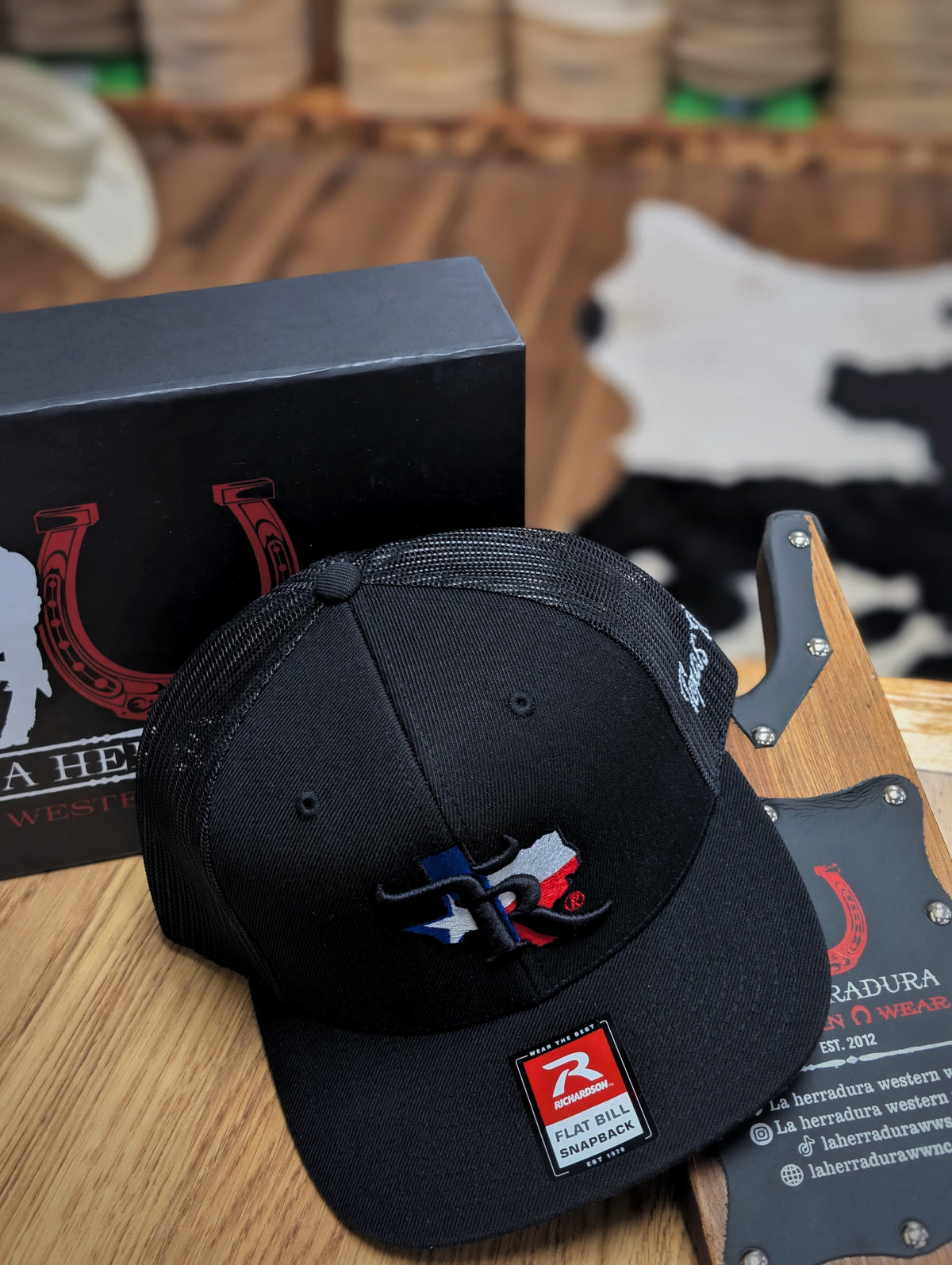 TEXAS RANCH BLACK TEXAS FLAG LOGO SNAPBACK CAP