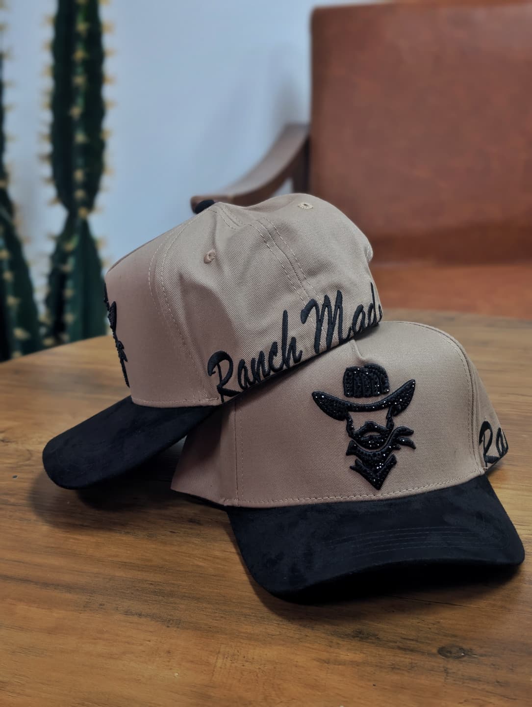 DE RANCHO HATS SNAPBACK CRISTAL BLACK AND BEIGE