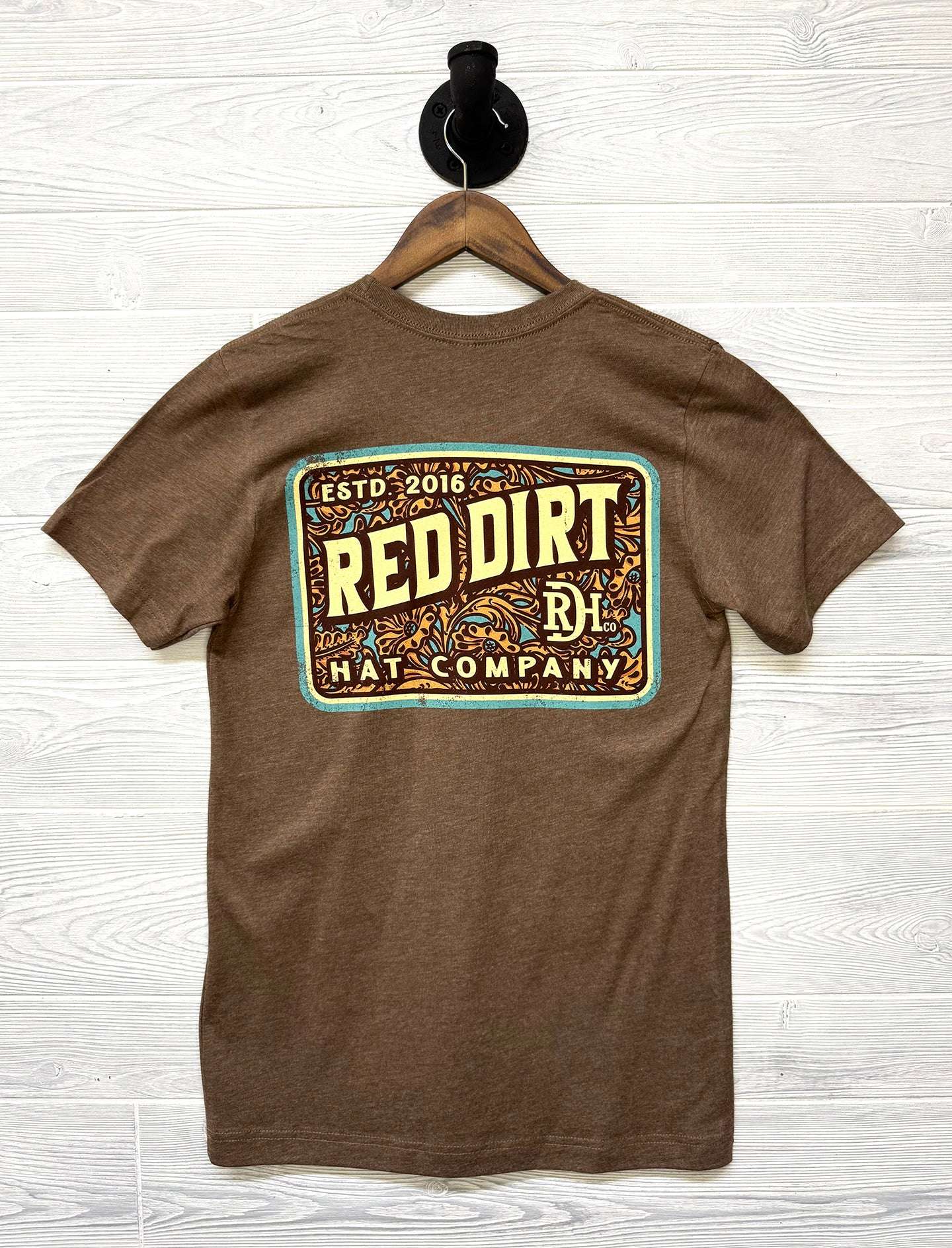 RED DIRT HAT CO. - TSHIRT RDHCT185 TOOLED Laherradurawwnc.com