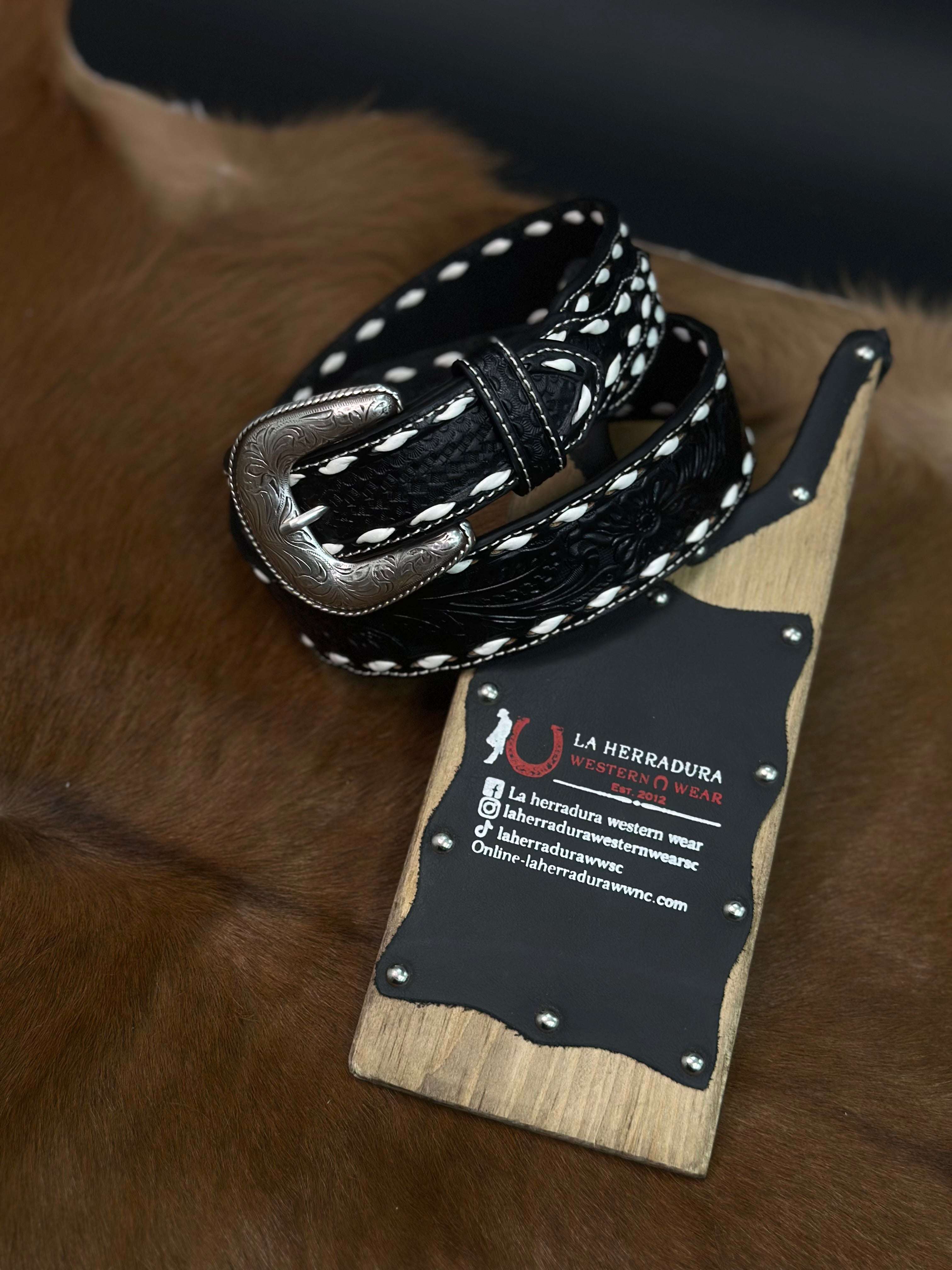 ARIAT BLACK HANDPRINT TOOLED BELT -A1033001 Laherradurawwnc.com