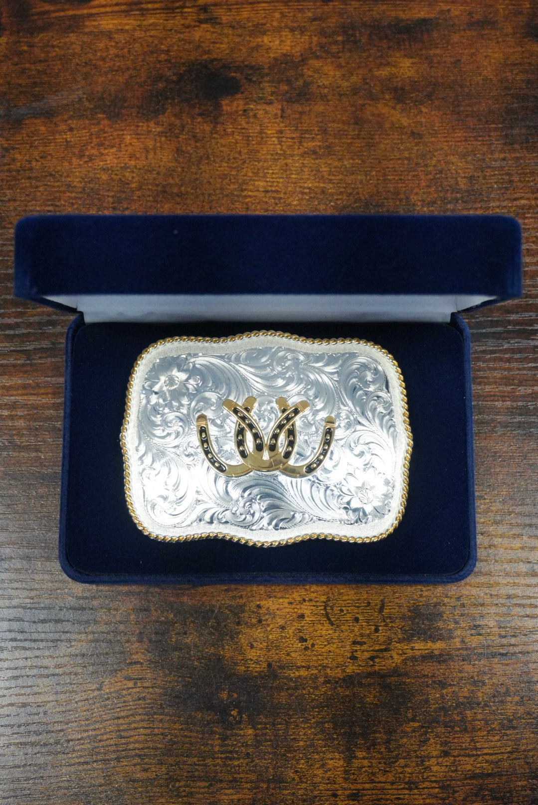 MONTANA SILVERSMITH BOLD ENGRAVED SCALLOPED COWBOY CAMEO BUCKLE
