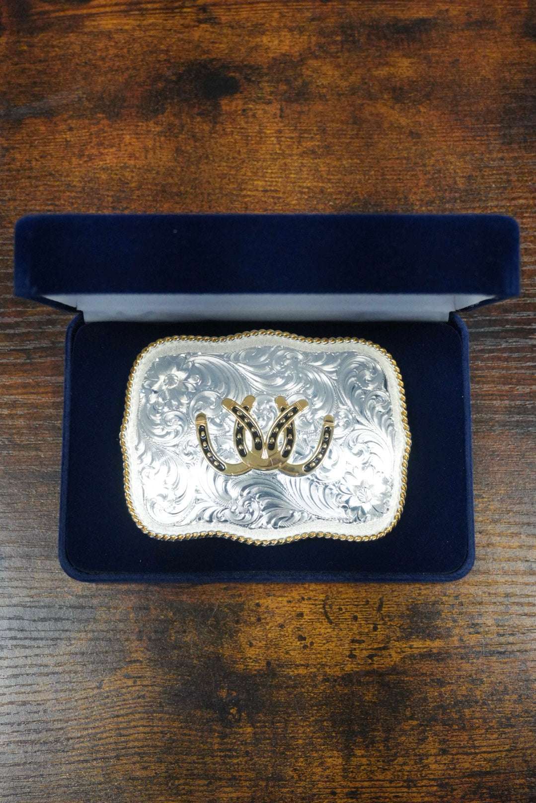 MONTANA SILVERSMITH BOLD ENGRAVED SCALLOPED COWBOY CAMEO BUCKLE Laherradurawwnc.com