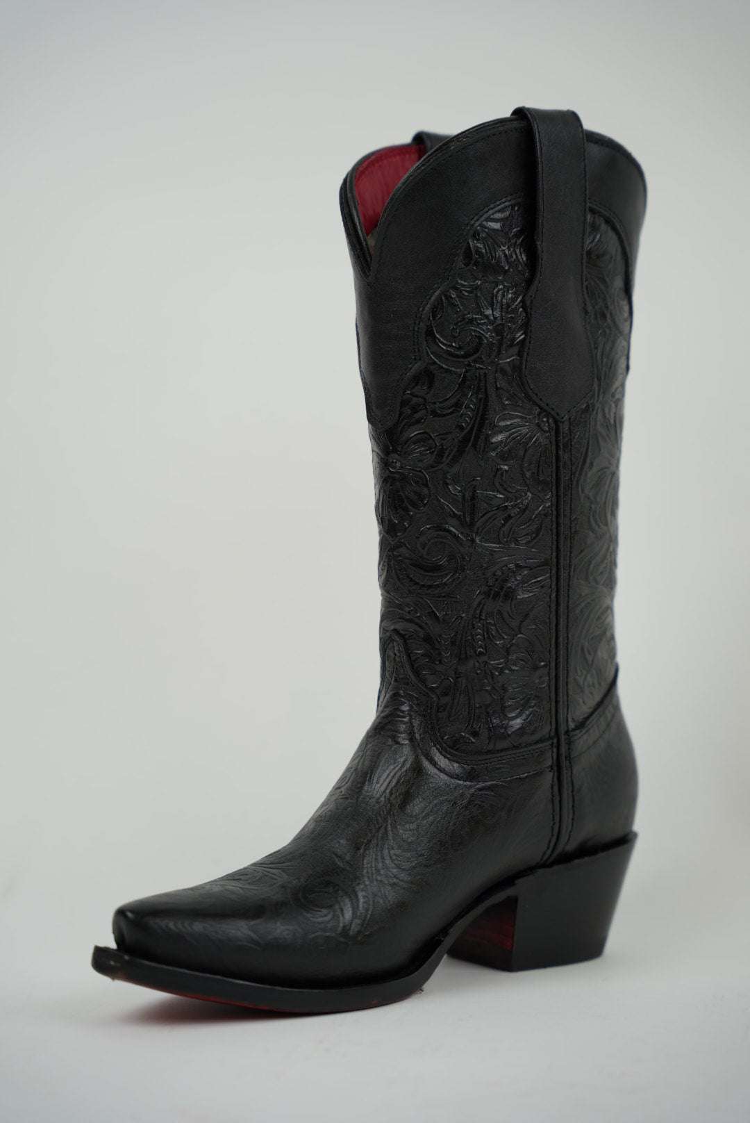 LA HERRADURA WOMEN MILA HD CINCELADO NEGRO RED BOTTON SNIP TOE Laherradurawwnc.com