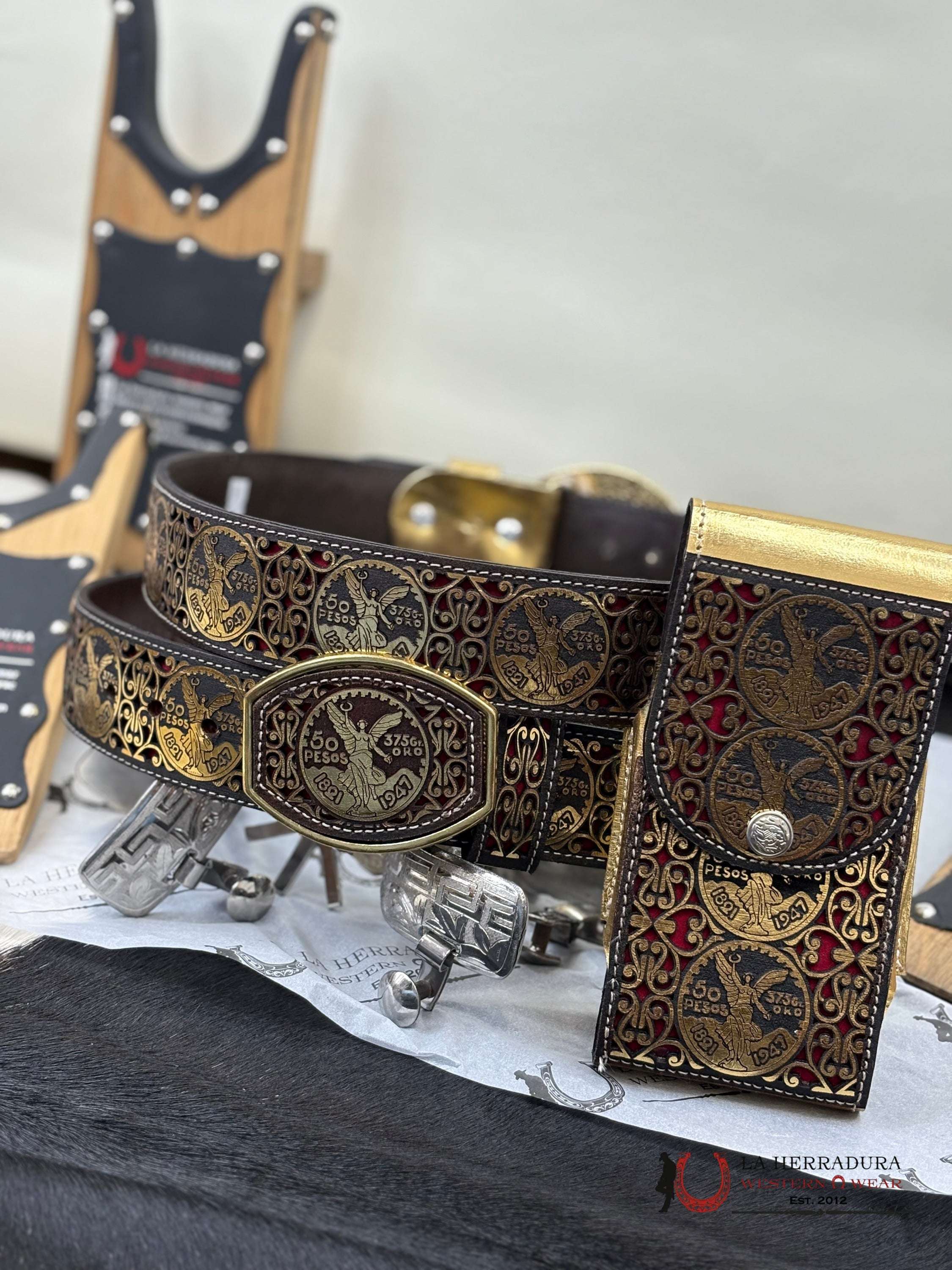 50 Pesos 2 Inc Belt Gold/Red Cinturones Hombres