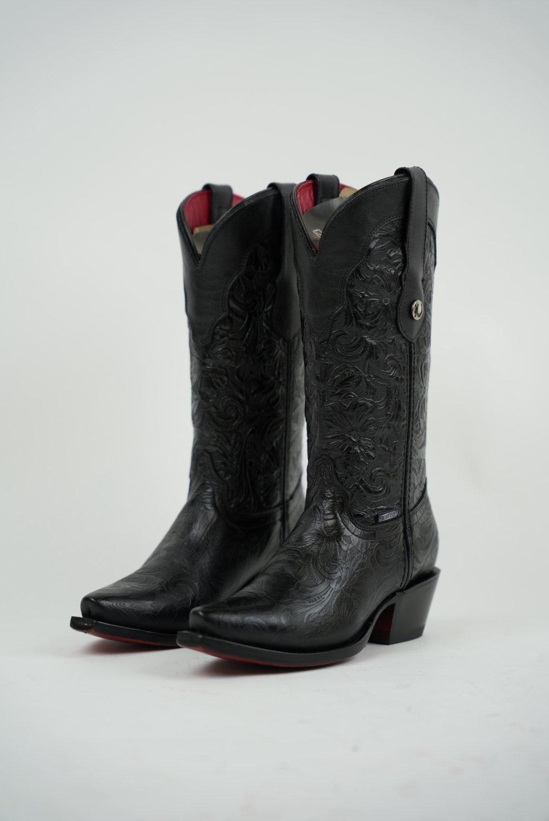LA HERRADURA WOMEN MILA HD CINCELADO NEGRO RED BOTTON SNIP TOE