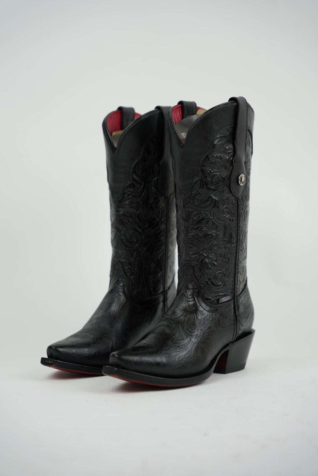 LA HERRADURA WOMEN MILA HD CINCELADO NEGRO RED BOTTON SNIP TOE Laherradurawwnc.com