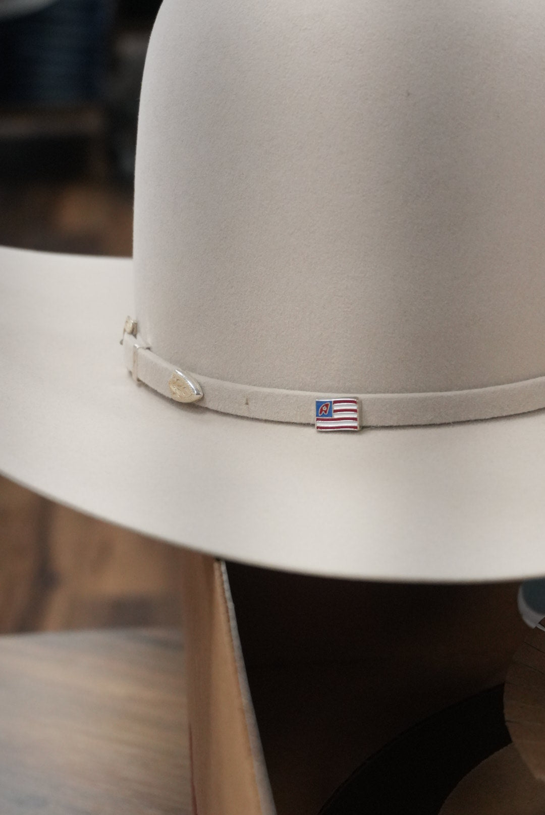 AMERICAN FELT HAT 40X OPEN CROWN SILVER BELLY