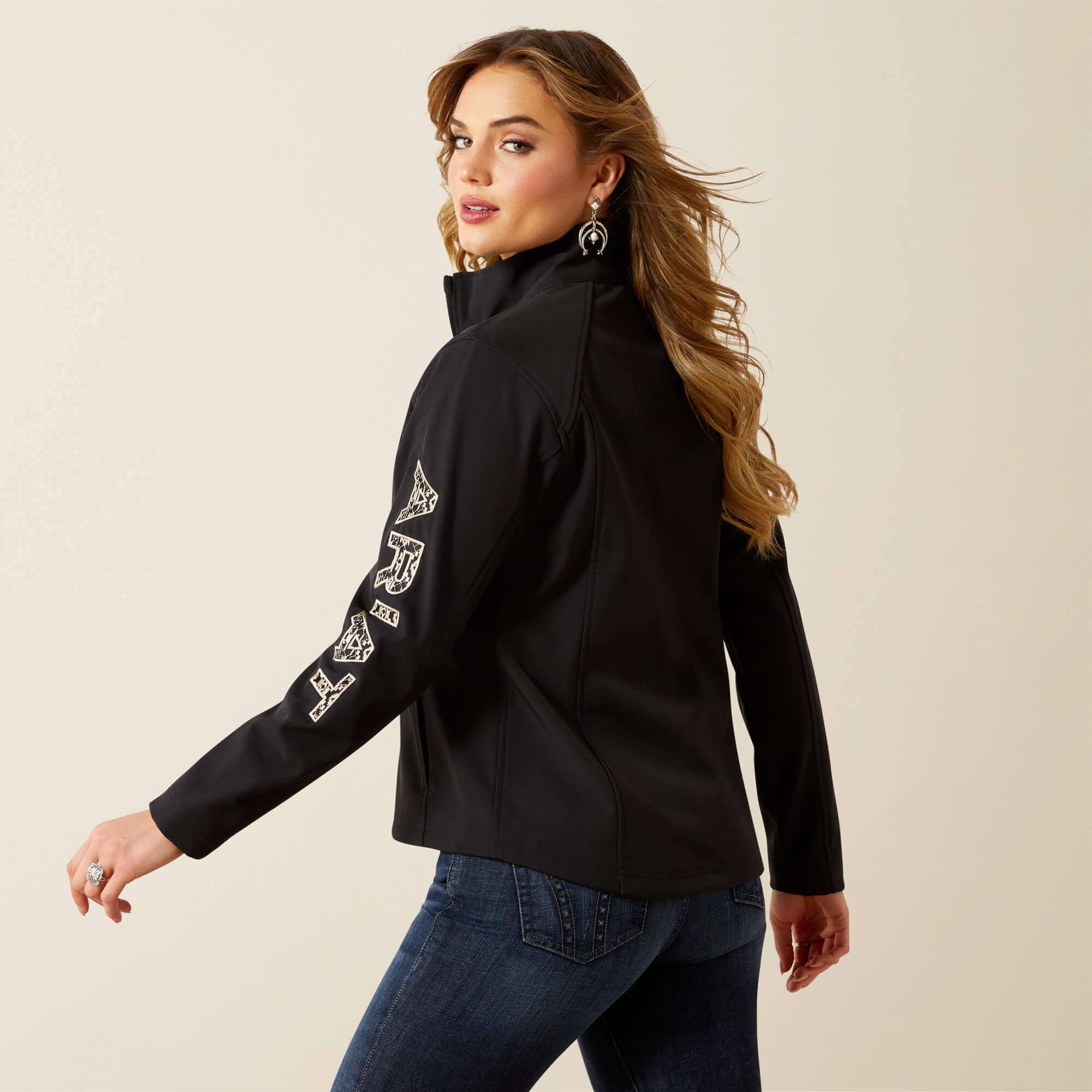 ARIAT WOMENS LOGO SOFTSHELL BLACK SOUTHWEST MINIMAL PRINT JAKET 10062308 Laherradurawwnc.com