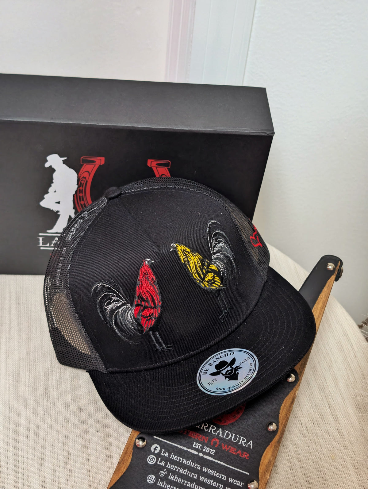 DE RANCHO HATS SNAPBACK BLACK GALLOS
