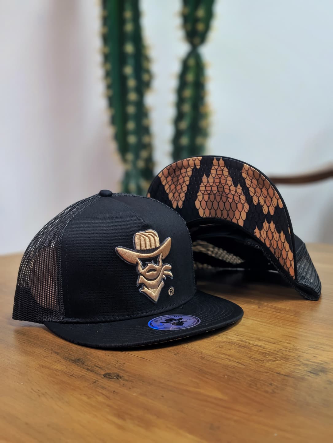 DE RANCHO HATS SNAPBACK BEIGE LOGO BLACK