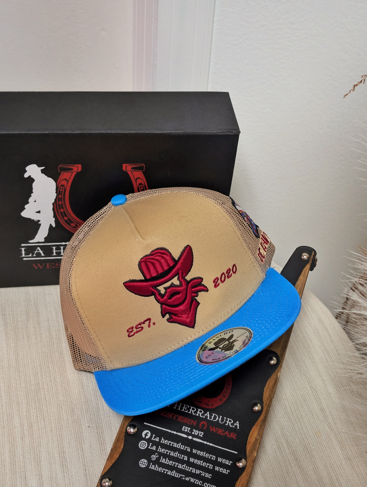 DE RANCHO HATS SNAPBACK BEIGE AND BLUE BURGUNDY LOGO