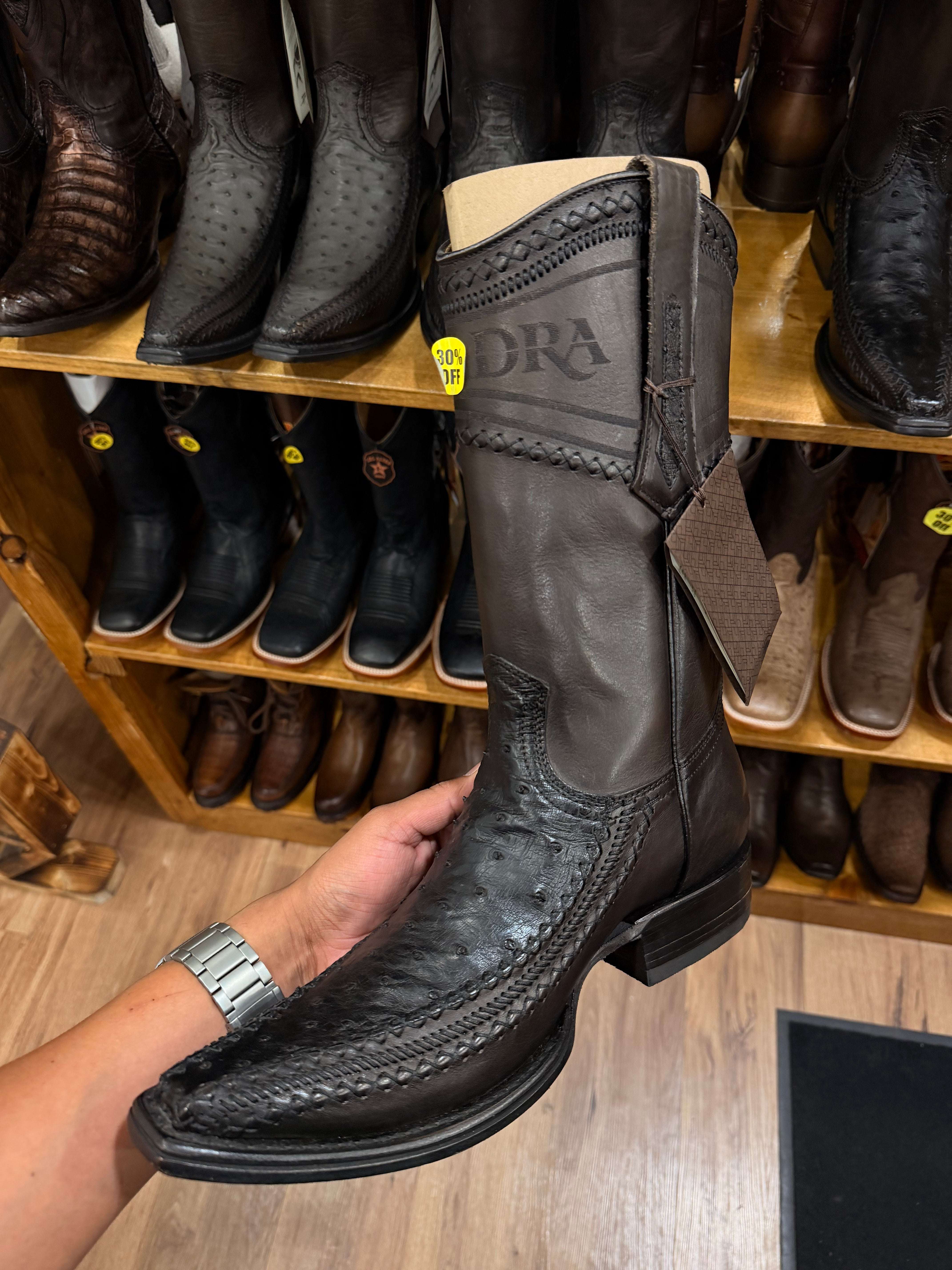 CUADRA AVESTRUZ FLAME NEGRO TEJIDO NARROW TOE Laherradurawwnc.com