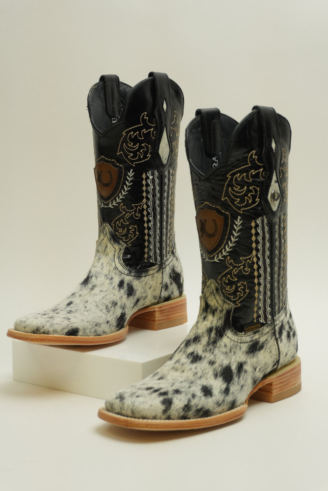 LA HERRADURA MENS COWHIDE DANIEL PELO PINTO NEGRO BARZA AC NAT BOOT (EVERY PAIR IS UNIQUE)