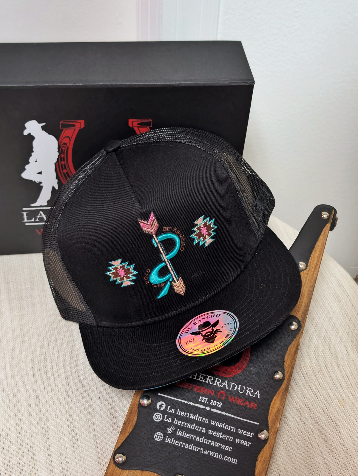DE RANCHO HATS SNAPBACK BLACK ARROW LOGO