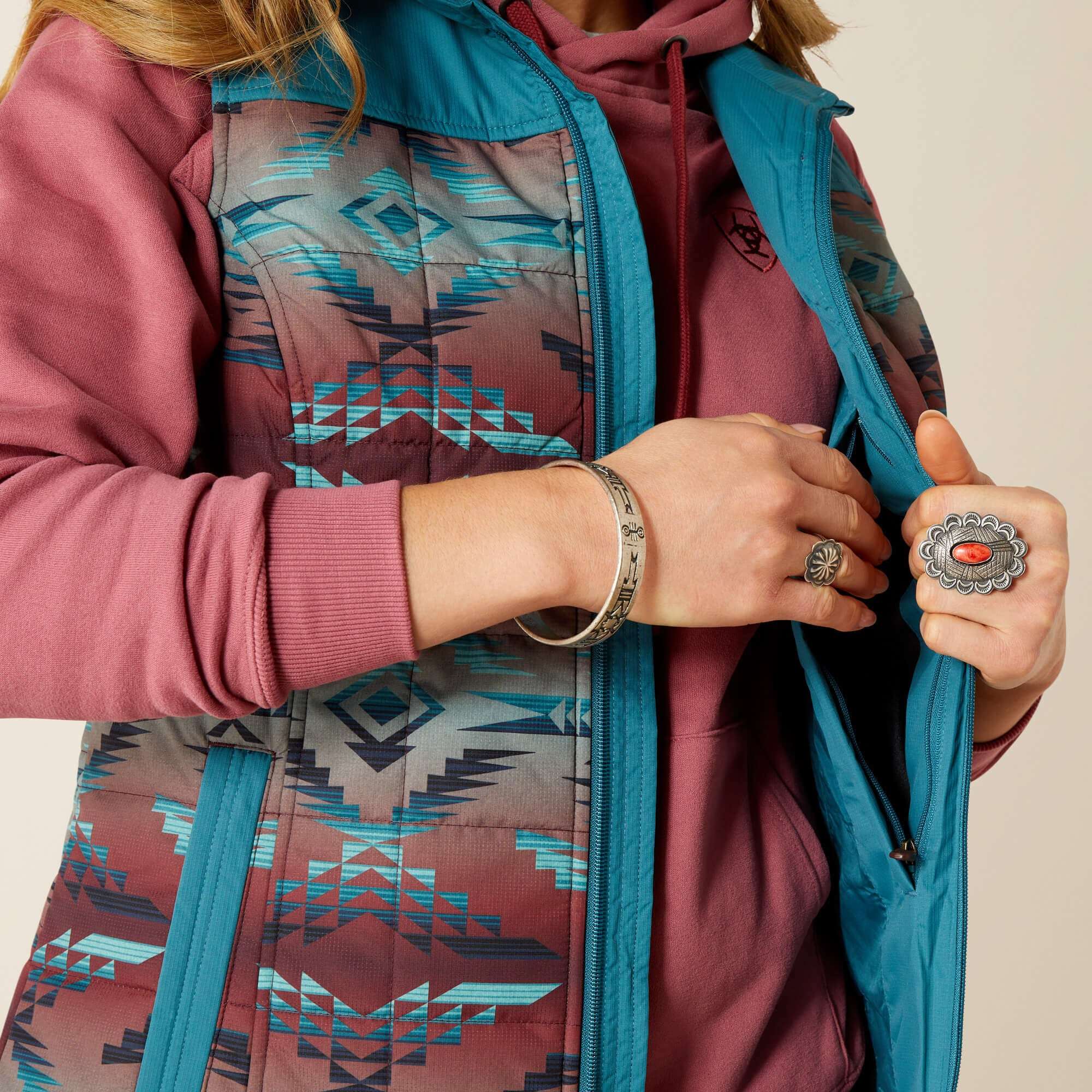 ARIAT WOMENS CRIUS INS VEST DRAGONFLY INEZ BLANKET PRINT 10062552 Laherradurawwnc.com