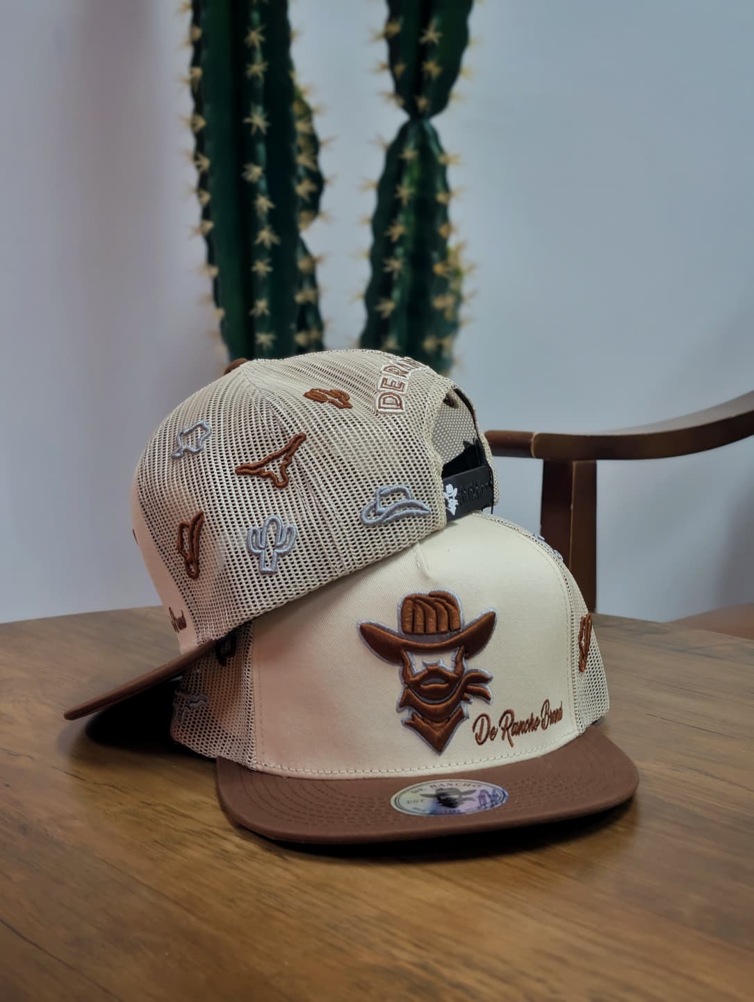 DE RANCHO HATS SNAPBACK BEIGE AND BROWN “DE RANCHO BEAND LOGO”