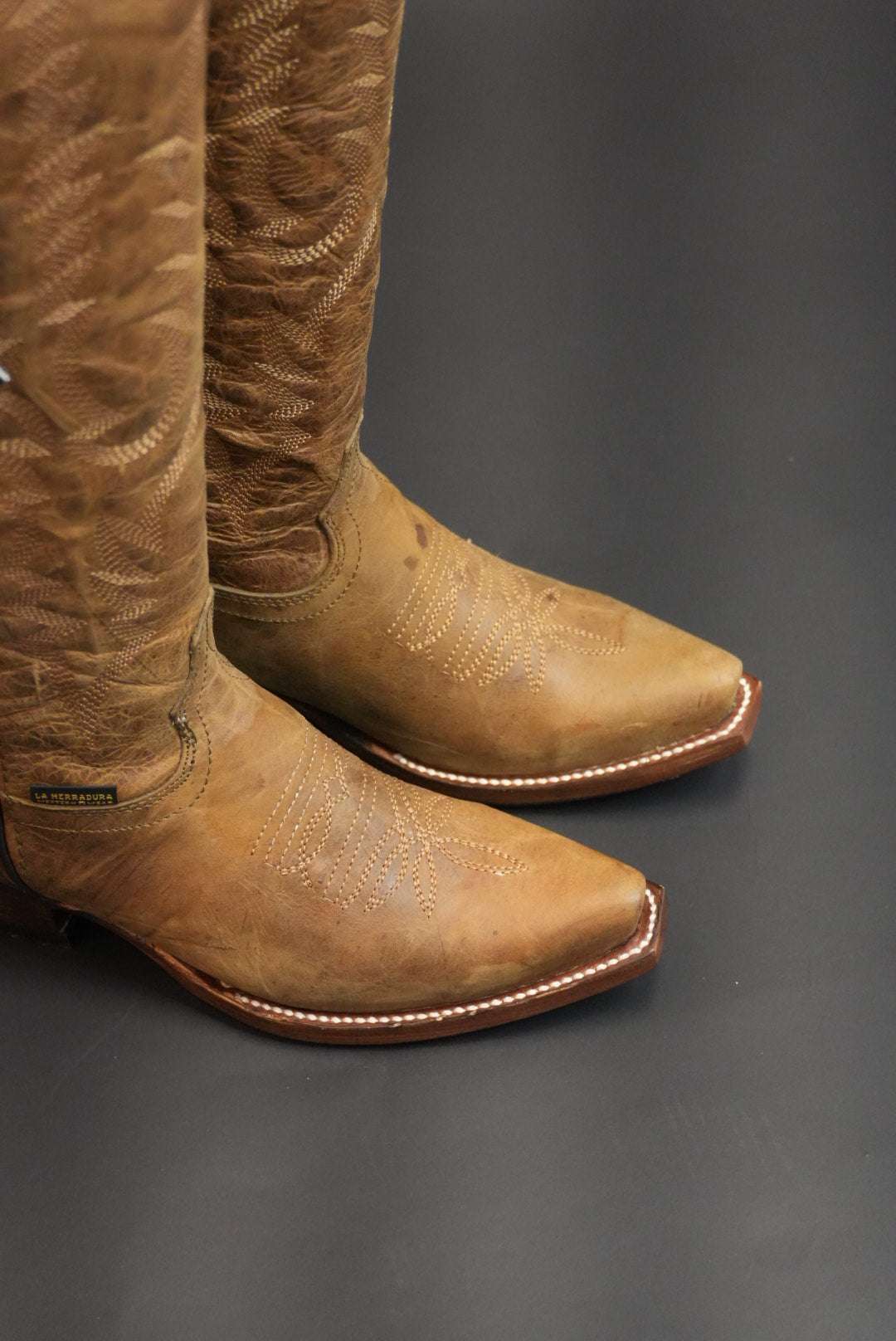 LA HERRADURA WOMEN TALL BOOT SCARKLETT CAMEL SNIP TOE Laherradurawwnc.com