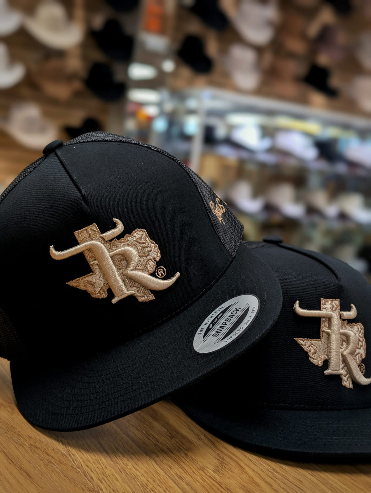 GORRA DE CAMIONERO NEGRA SNAPBACK RANCHO TEXAS