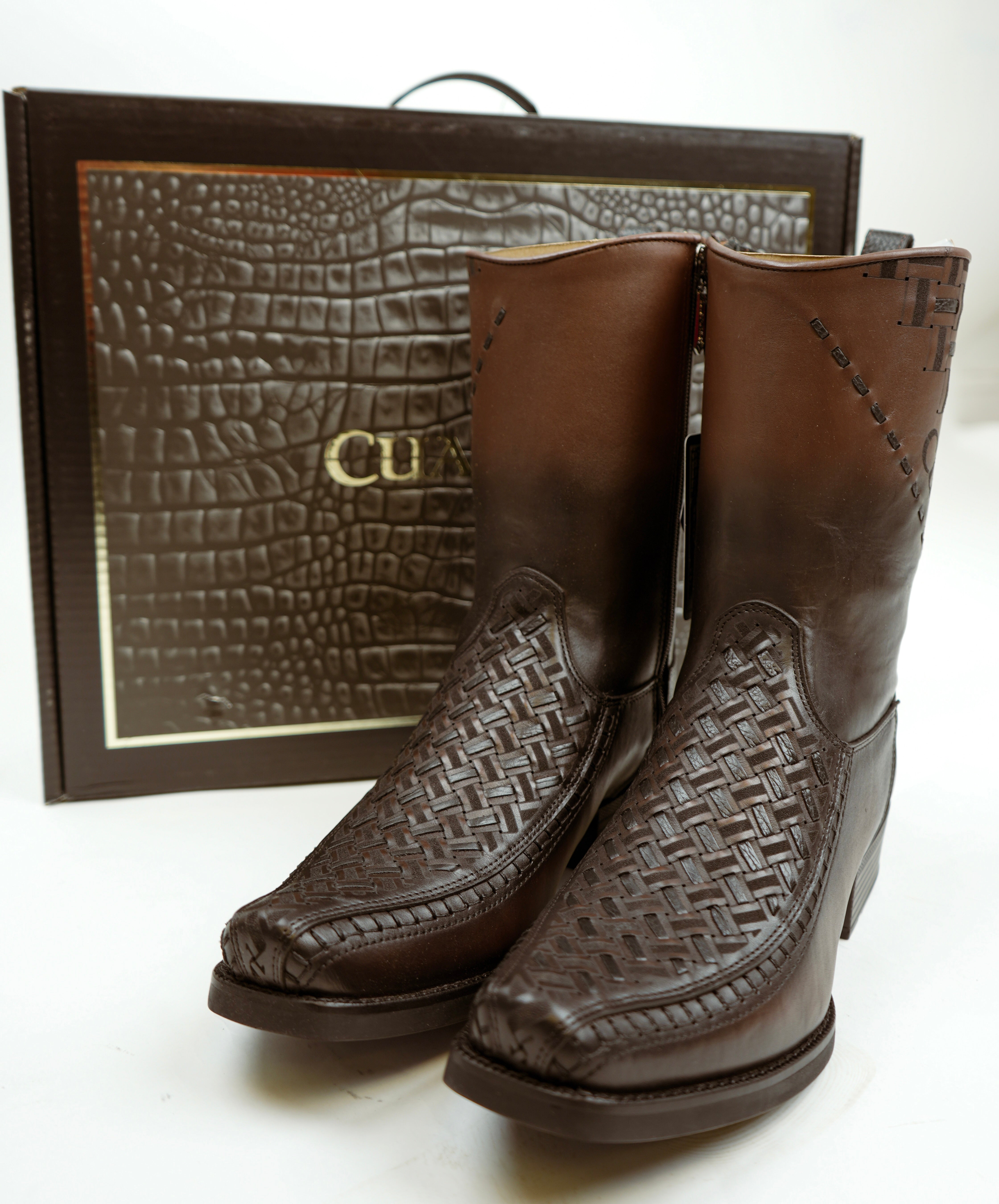 CUADRA MEN BOTÍN DE PIEL DE RES CRUST CASTAÑO PUNTA CUADRADA ESTRECHA CC293