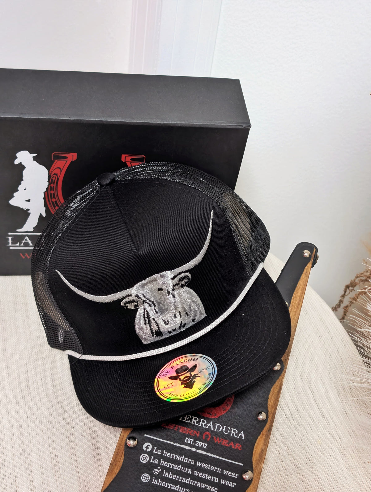 DE RANCHO HATS SNAPBACK BLACK BULL LOGO
