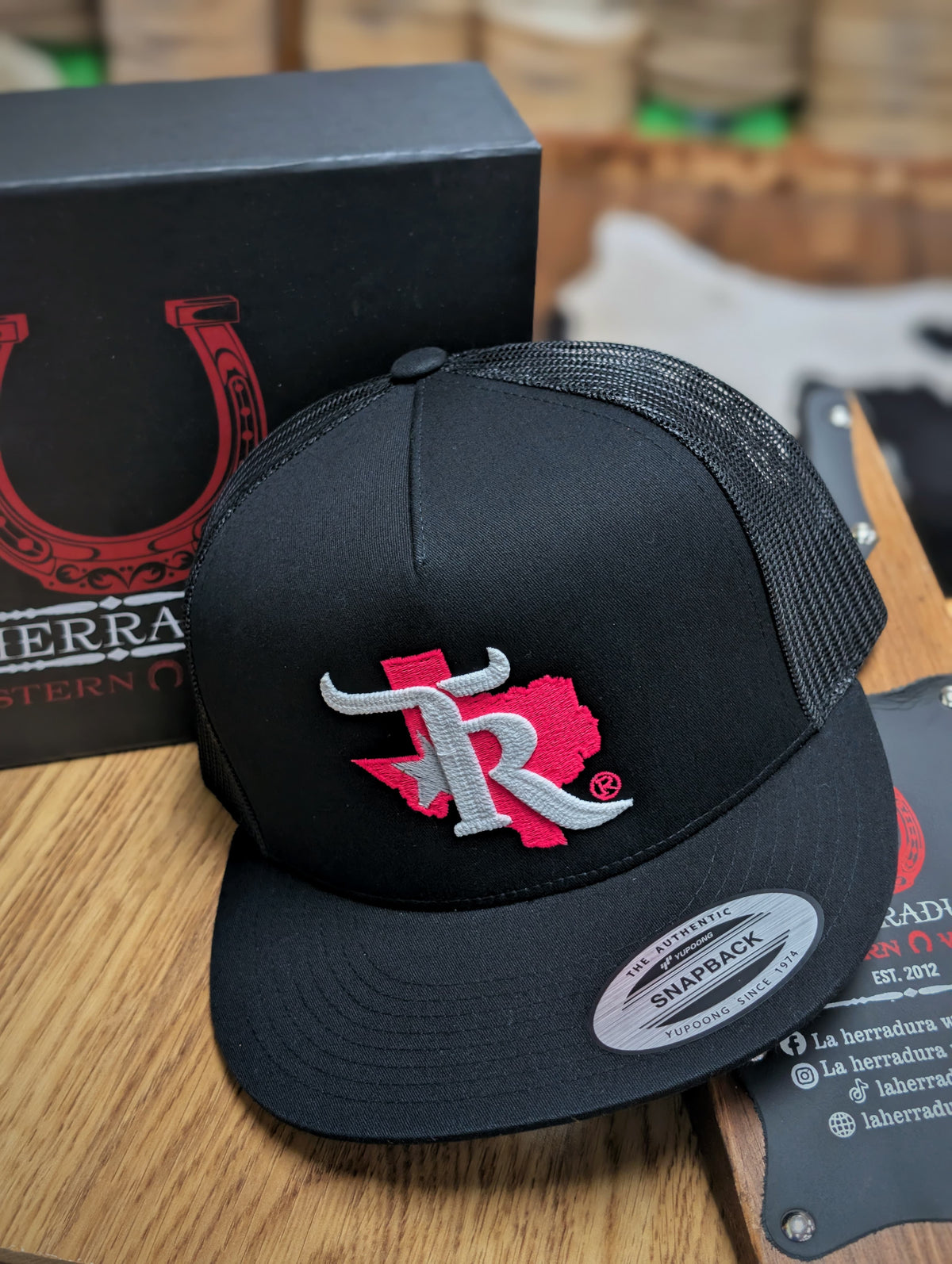 TEXAS RANCH CAP BLACK WHITE/PINK LOGO