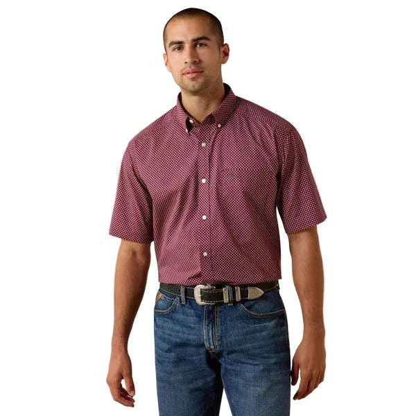 ARIAT MEN PIPPIN SS SHRT MAROON BANNER GEO PRINT 10071729 Laherradurawwnc.com