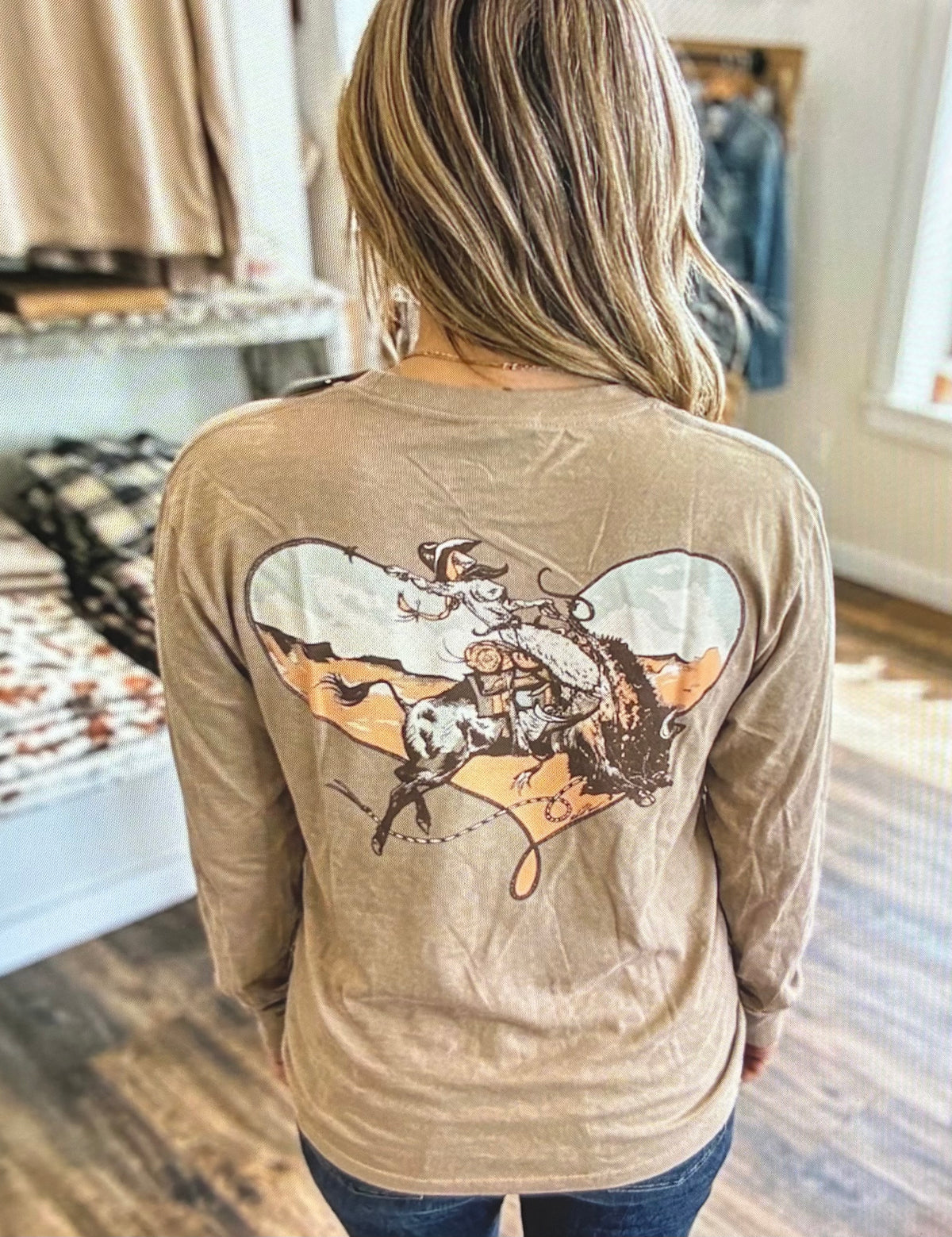 HOOEY BUFFALO HEART LONG SLEEVE WOMENS TAN CREW - HT2637TN