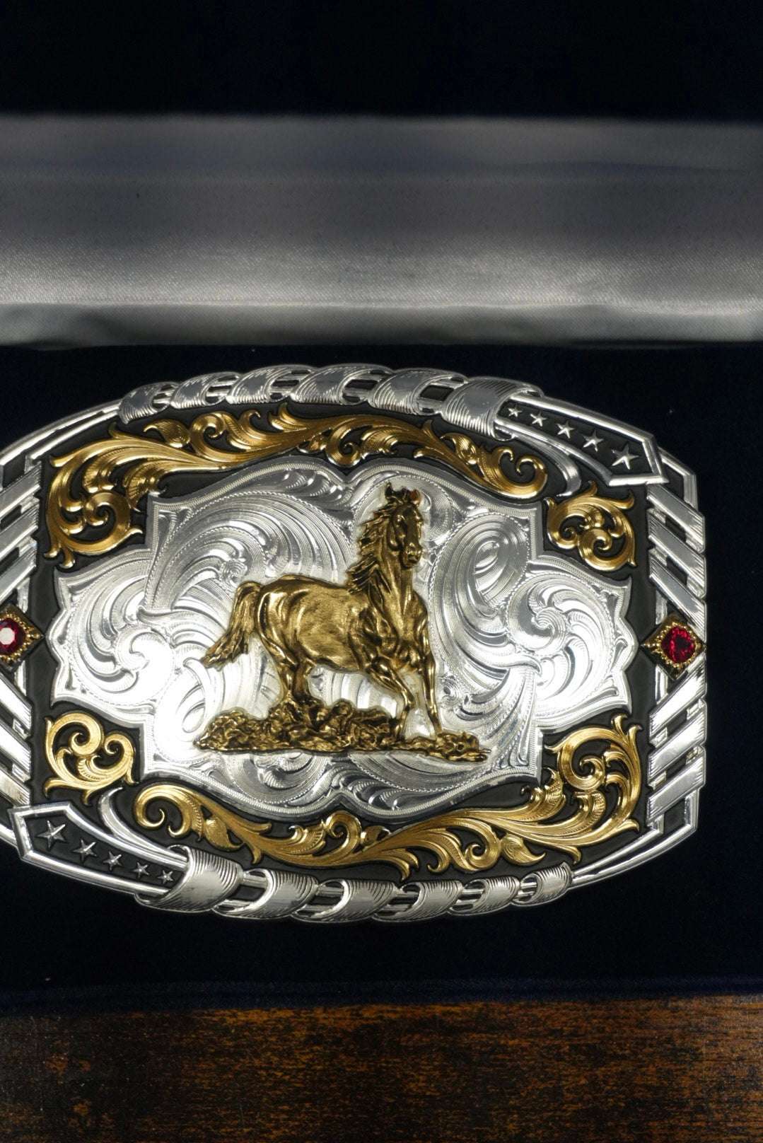 MONTANA SILVERSMITH CANTLE ROLL GALLOPING HORSE BUCKLE Laherradurawwnc.com