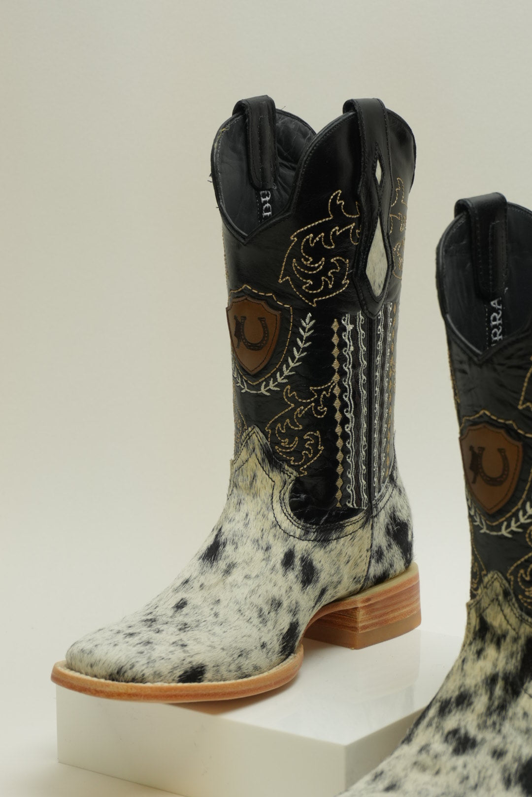 LA HERRADURA MENS COWHIDE DANIEL PELO PINTO NEGRO BARZA AC NAT BOOT (EVERY PAIR IS UNIQUE)