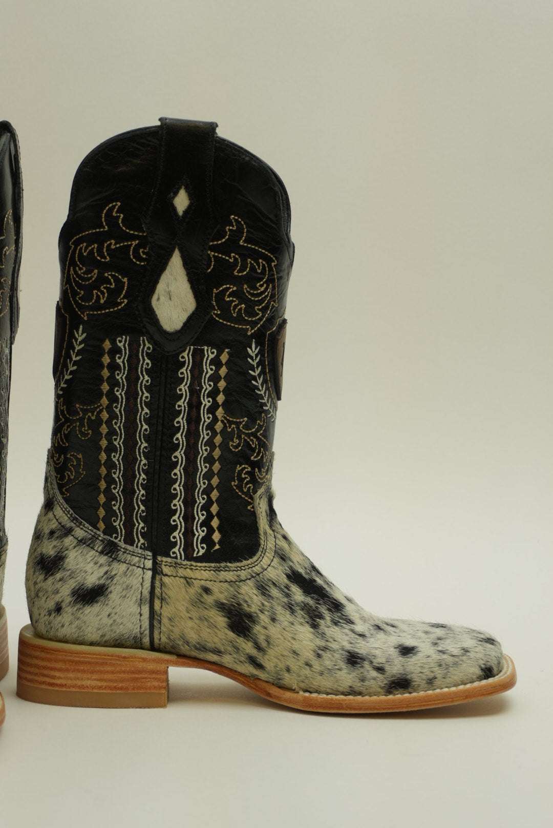 LA HERRADURA MENS COWHIDE DANIEL PELO PINTO NEGRO BARZA AC NAT BOOT (EVERY PAIR IS UNIQUE) Laherradurawwnc.com