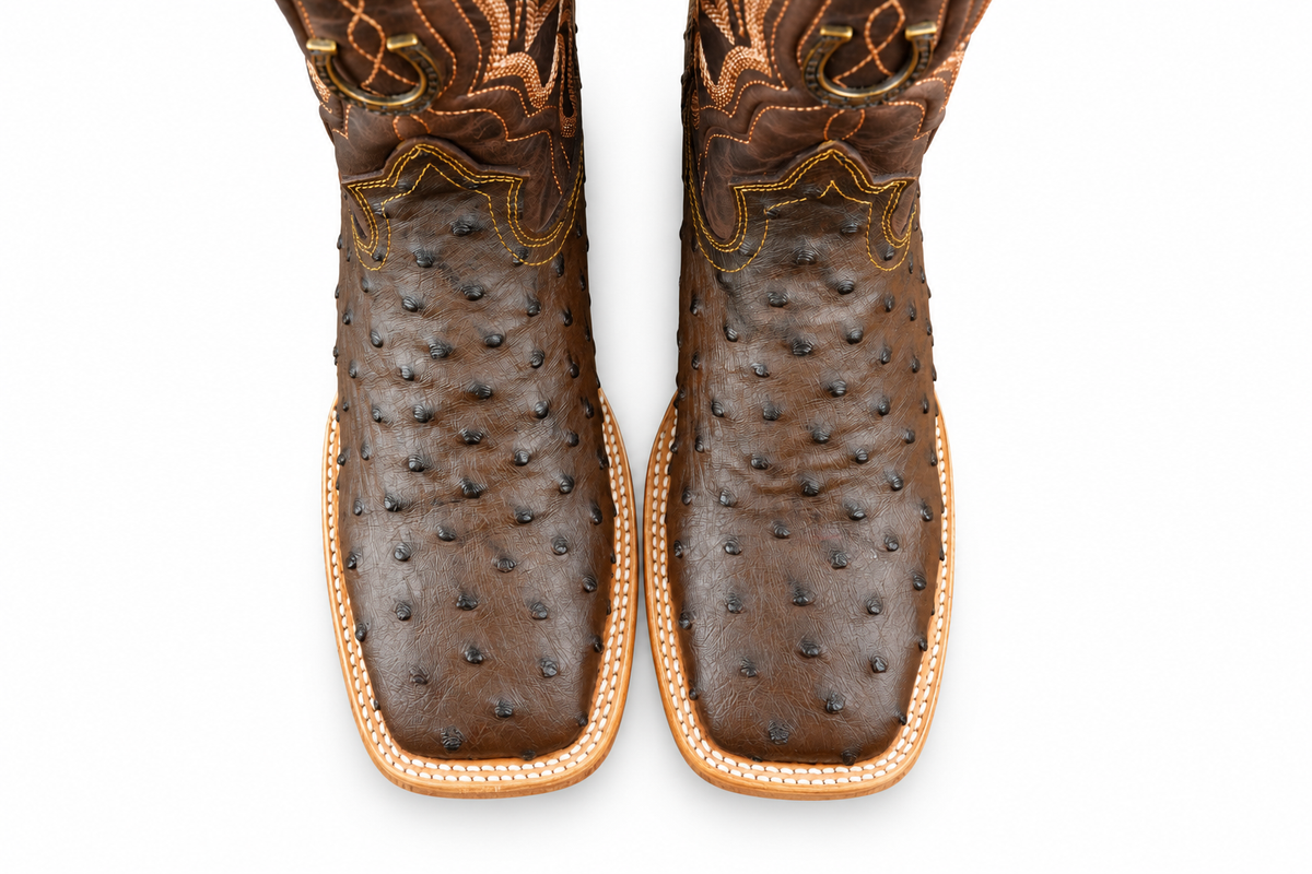 BOTA LA HERRADURA PARA HOMBRE DANIEL CLON AVESTRUZ COLOR CHOCO / PUNTA CUADRADA MARCA SILVERADO