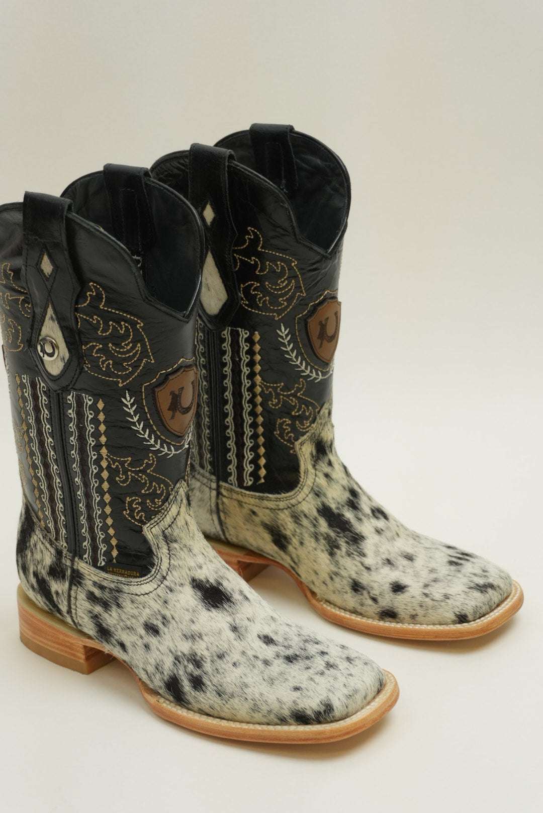 LA HERRADURA MENS COWHIDE DANIEL PELO PINTO NEGRO BARZA AC NAT BOOT (EVERY PAIR IS UNIQUE) Laherradurawwnc.com