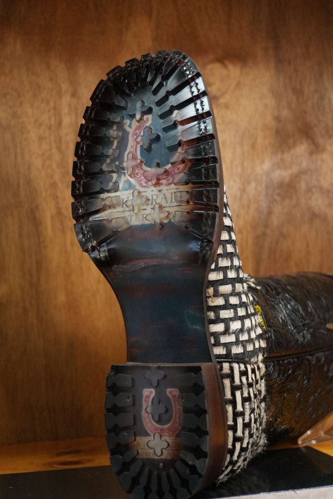 LA HERRADURA/ELLIUT EMBROIDERED COWHIDE BLACK/WHITE BOOT SQ. TOE Laherradurawwnc.com