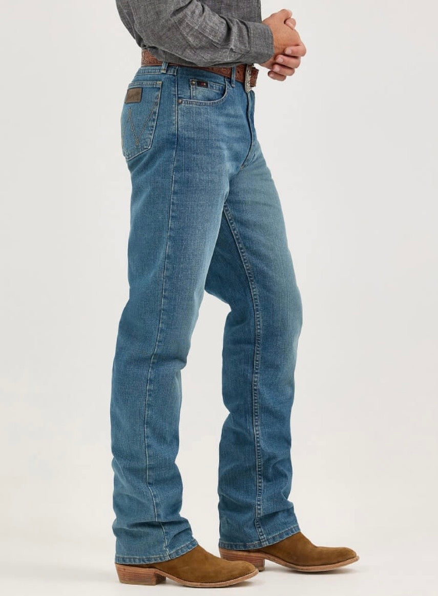 WRANGLER MEN’S RELAXED FITTED JEANS CODY JOHNSON COLLECTION - 112369005