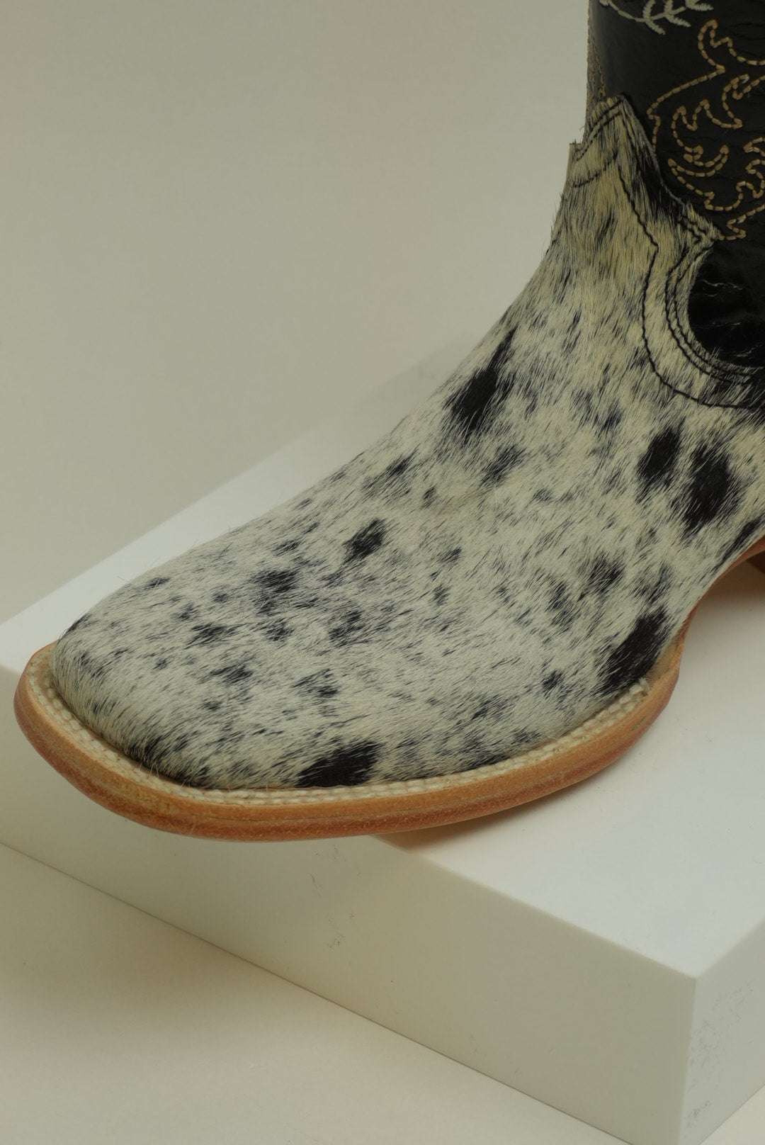 LA HERRADURA MENS COWHIDE DANIEL PELO PINTO NEGRO BARZA AC NAT BOOT (EVERY PAIR IS UNIQUE) Laherradurawwnc.com