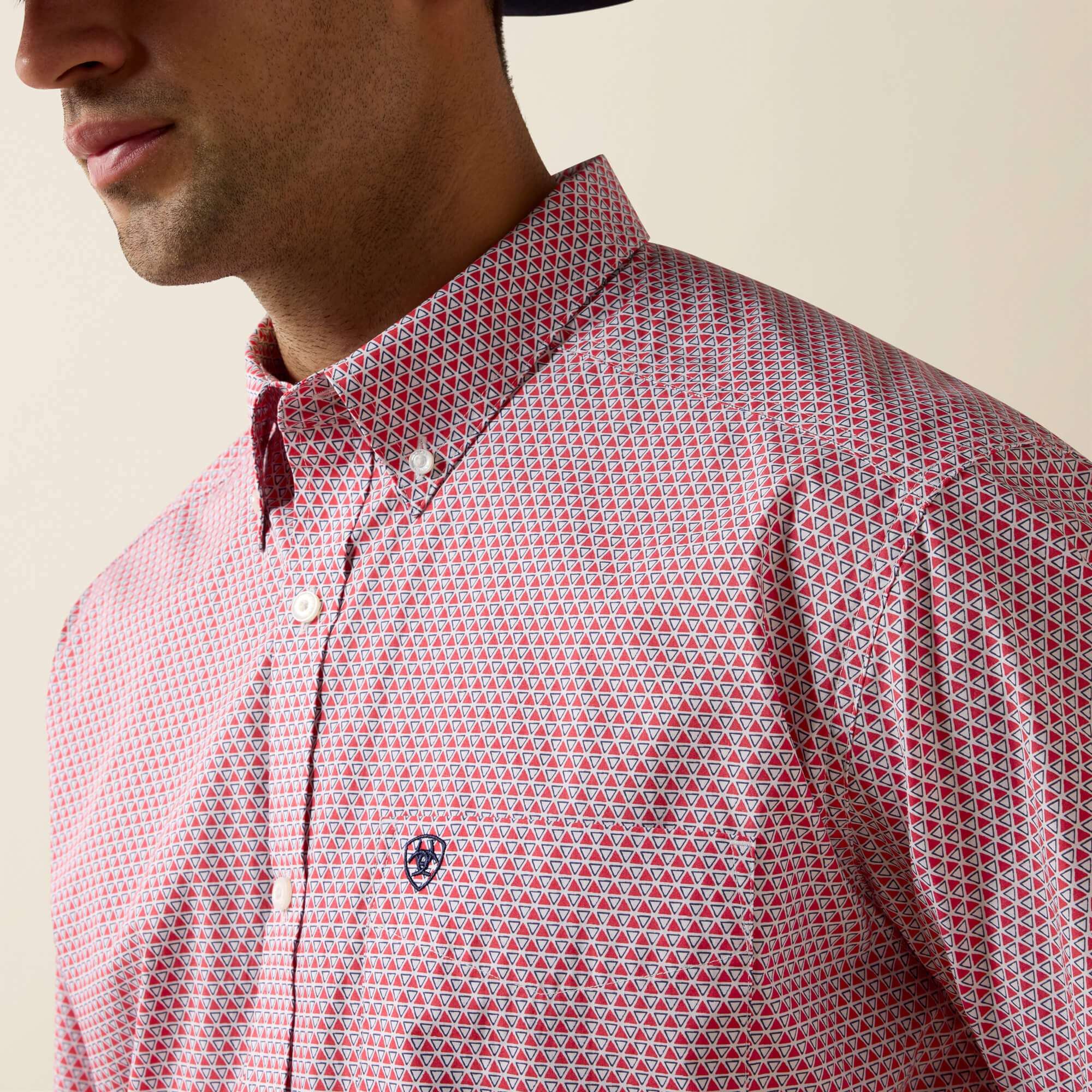 ARIAT MEN BOWMANSS SHRT HIBISCUS RED TRIANGLE PRINT 10073588 Laherradurawwnc.com