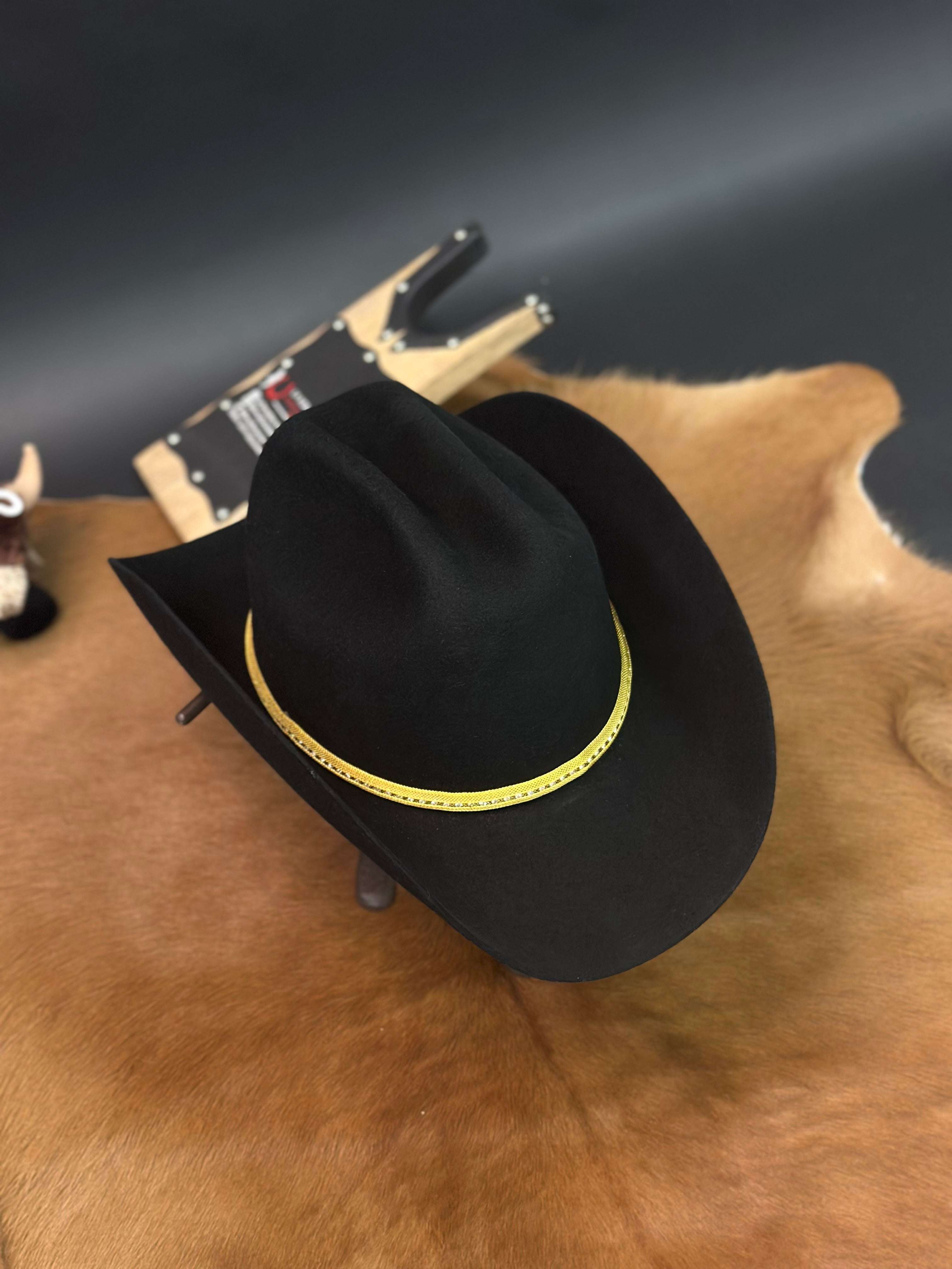 EL VACILON BLACK/GOLD BULLHIDE FELT Laherradurawwnc.com