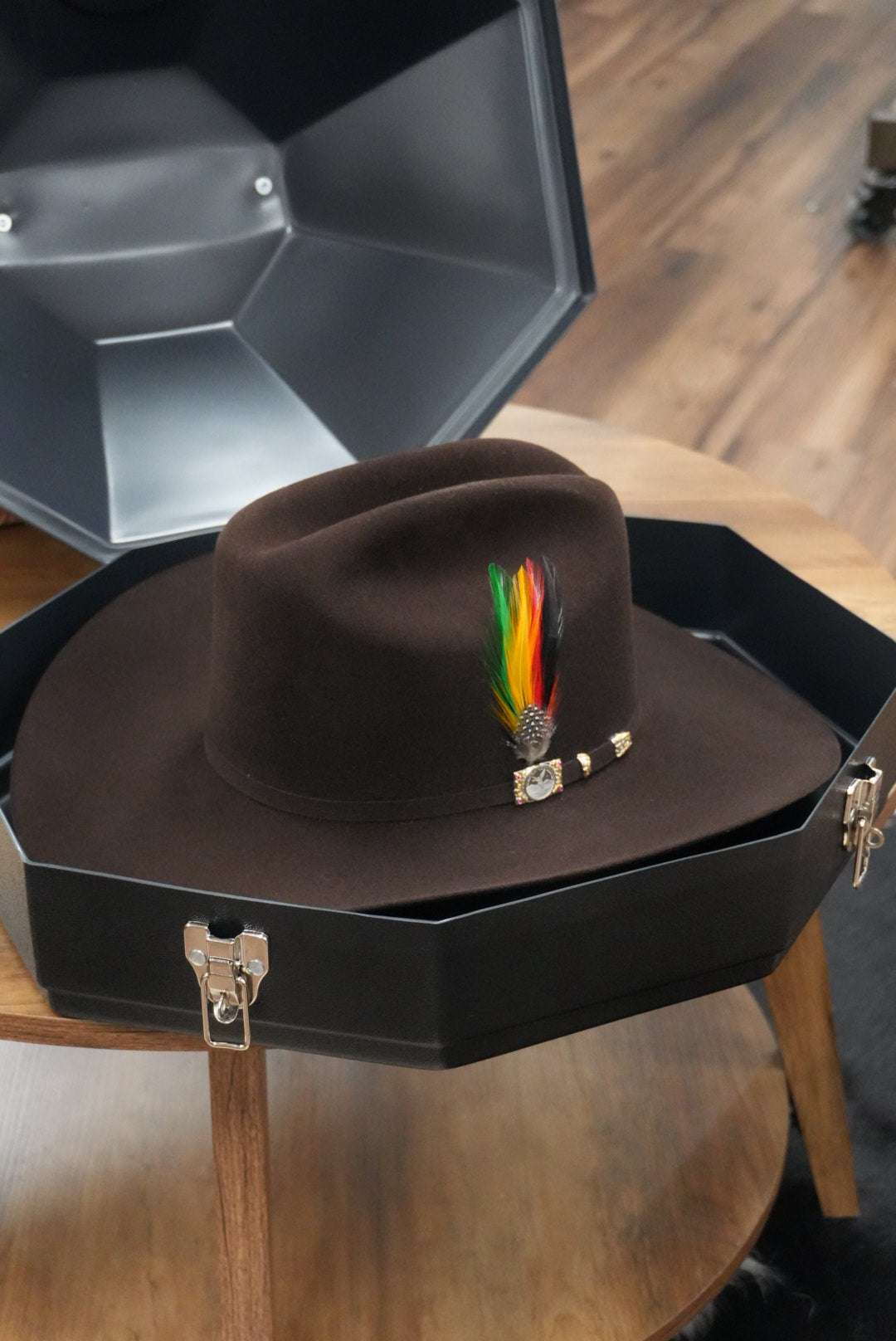 LARRY MAHAN´S 100X INDEPENDENCIA BROWN Laherradurawwnc.com